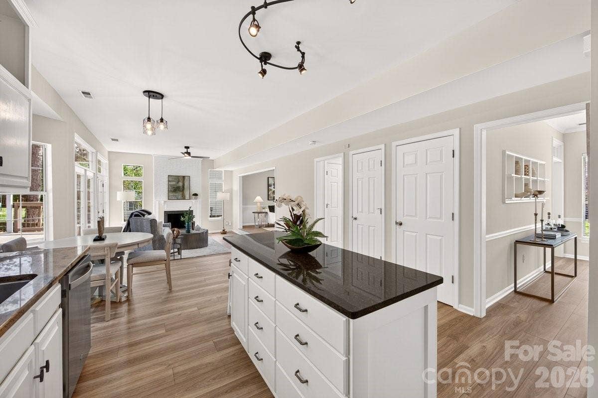 2901 Firewood Drive, Matthews, NC 28105 2901 Firewood Drive, Matthews, NC 28105