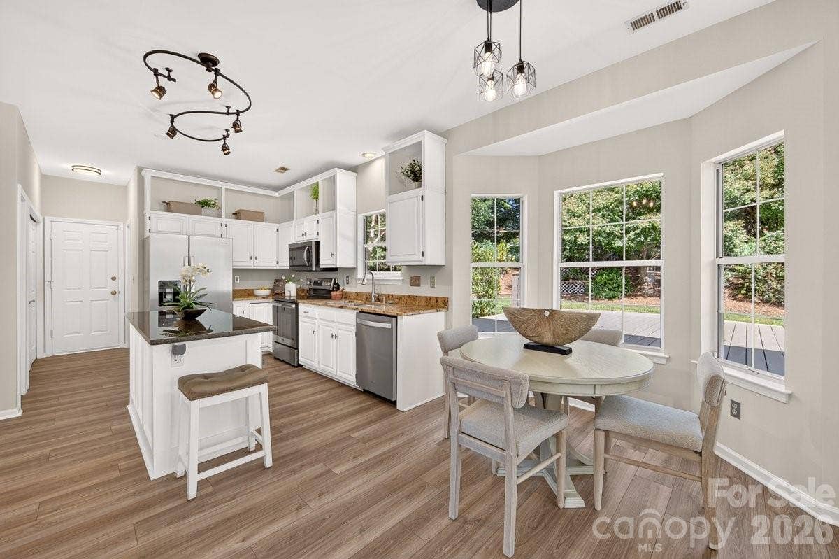2901 Firewood Drive, Matthews, NC 28105 2901 Firewood Drive, Matthews, NC 28105
