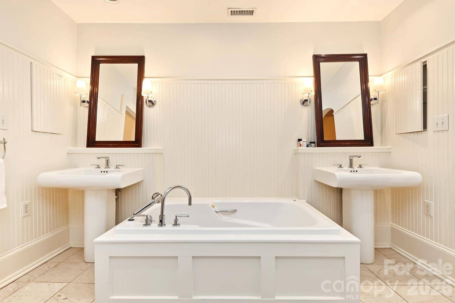 Primary bath with dual sinks and soaking tub