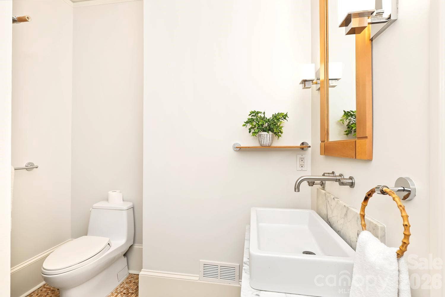 Powder room/full bath