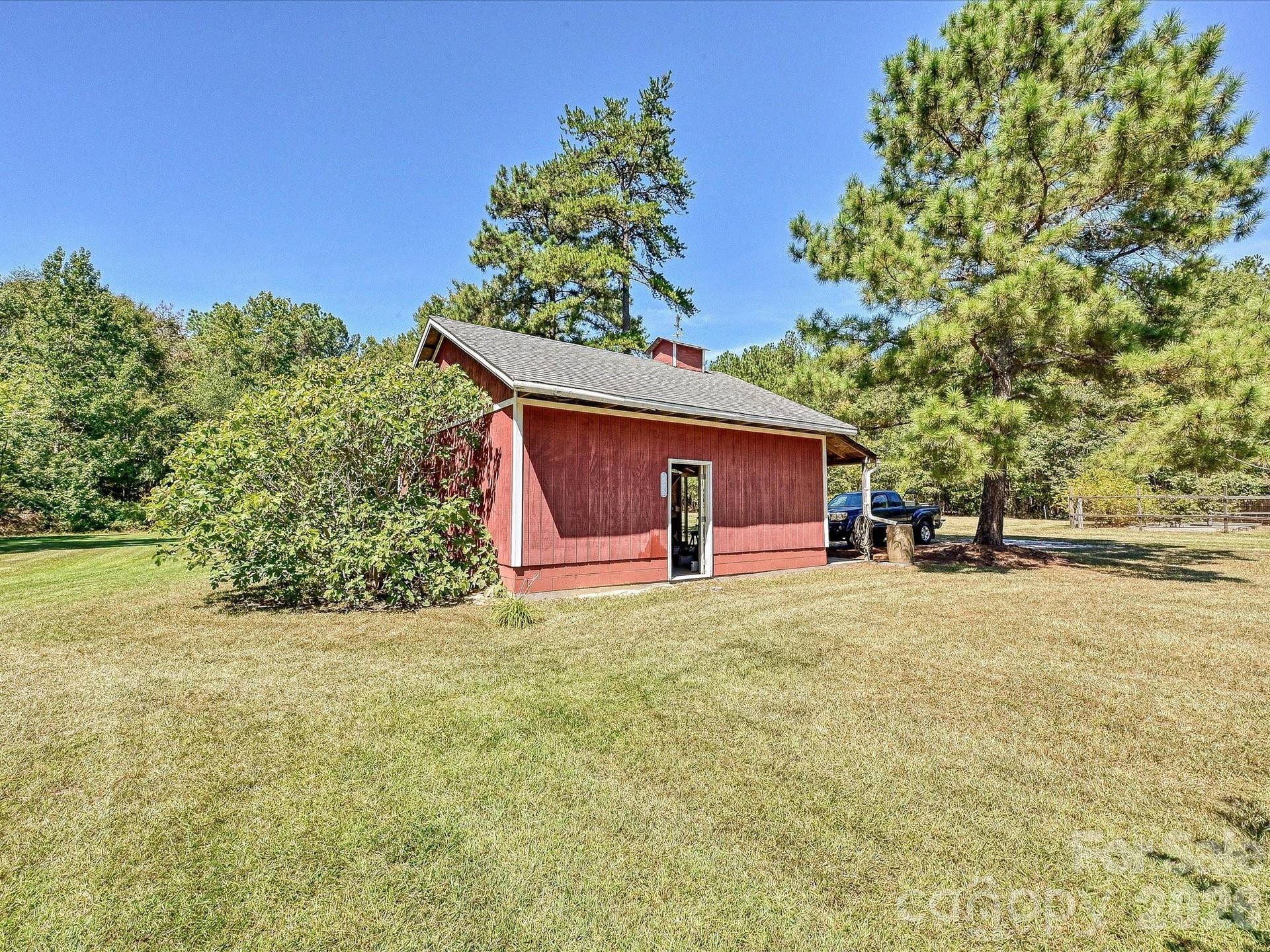 3227 Legend Road, Lancaster, SC 29720 Barn