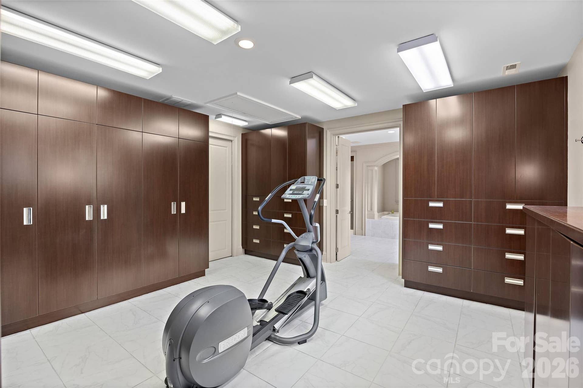 925 Harvard Place, Charlotte, NC 28207 925 Harvard Place, Charlotte, NC 28207