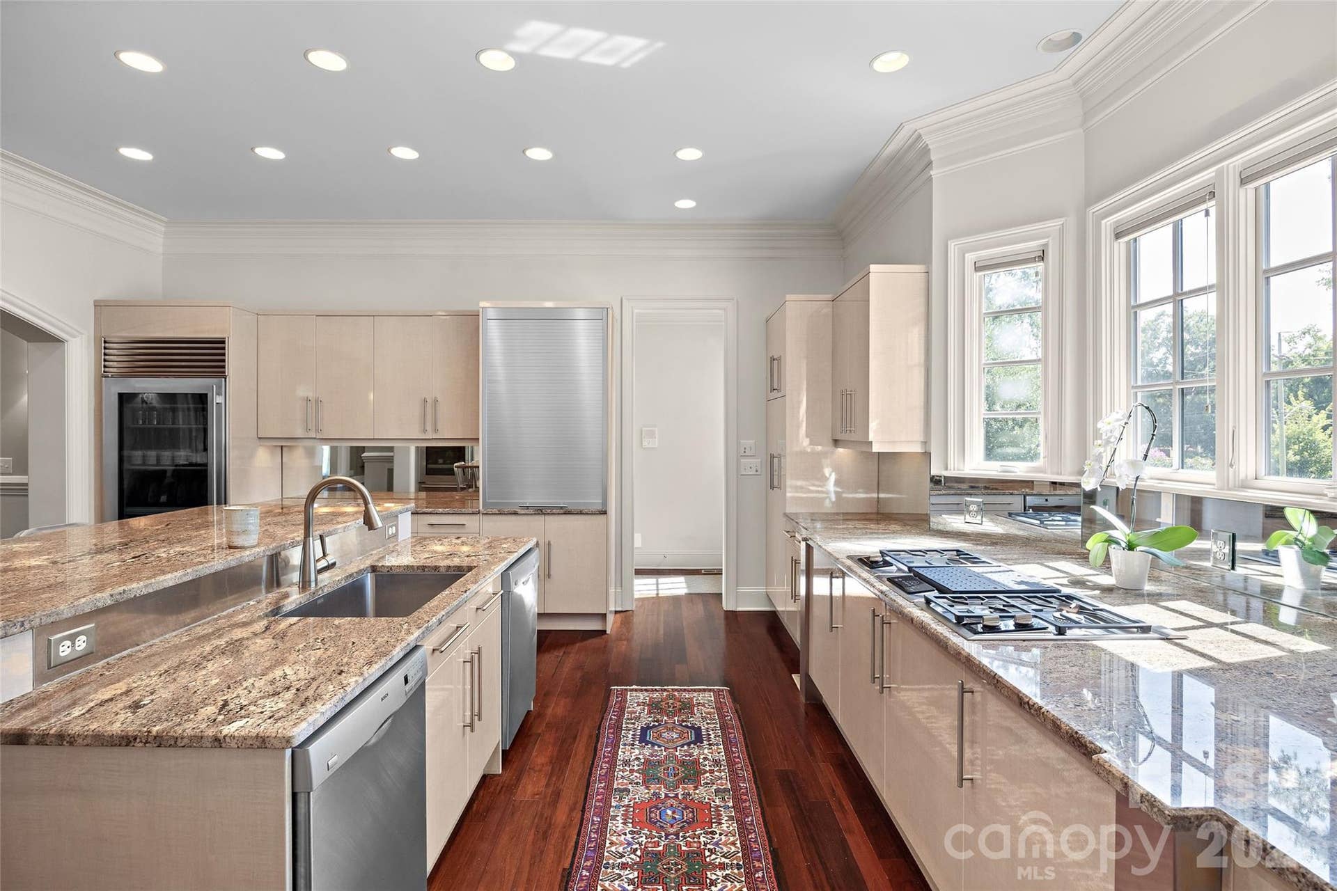 925 Harvard Place, Charlotte, NC 28207 925 Harvard Place, Charlotte, NC 28207