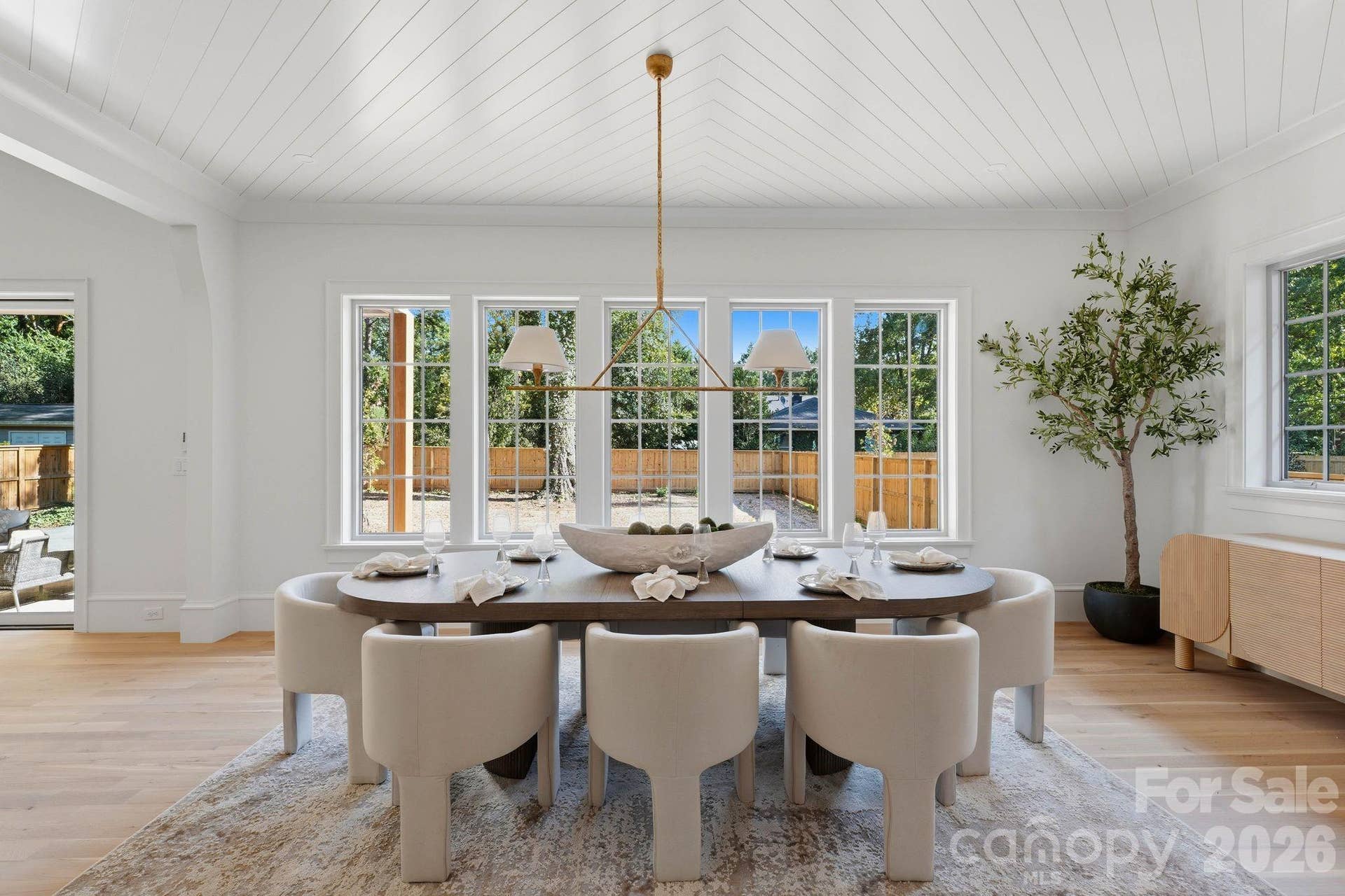 Dining Room (21'x11'8") Hardwood Floors