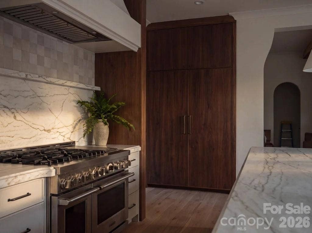 4' Gas Range - Wood Paneled 4' Refrigerator/Freezer