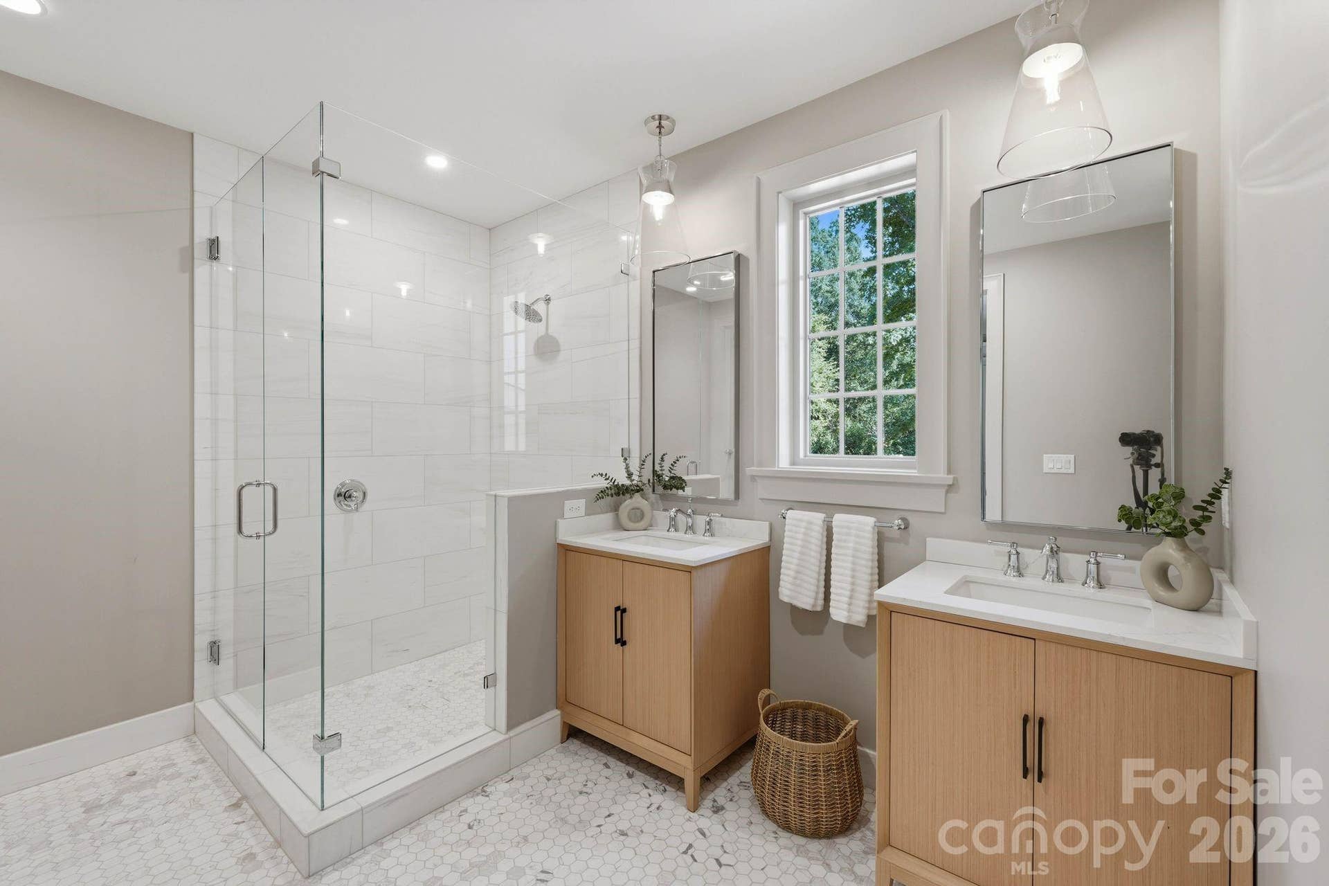 Upper Full Bath & Walk-in Shower