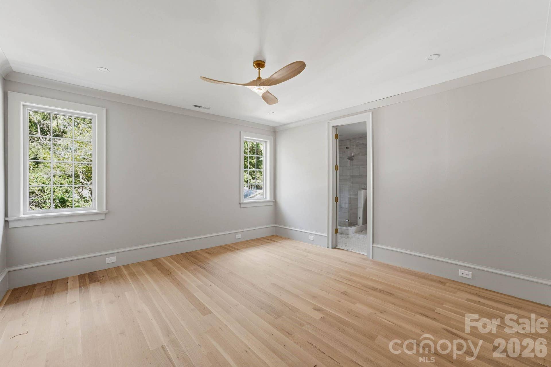 Upper Bedroom (15'x15') Hardwood Floors