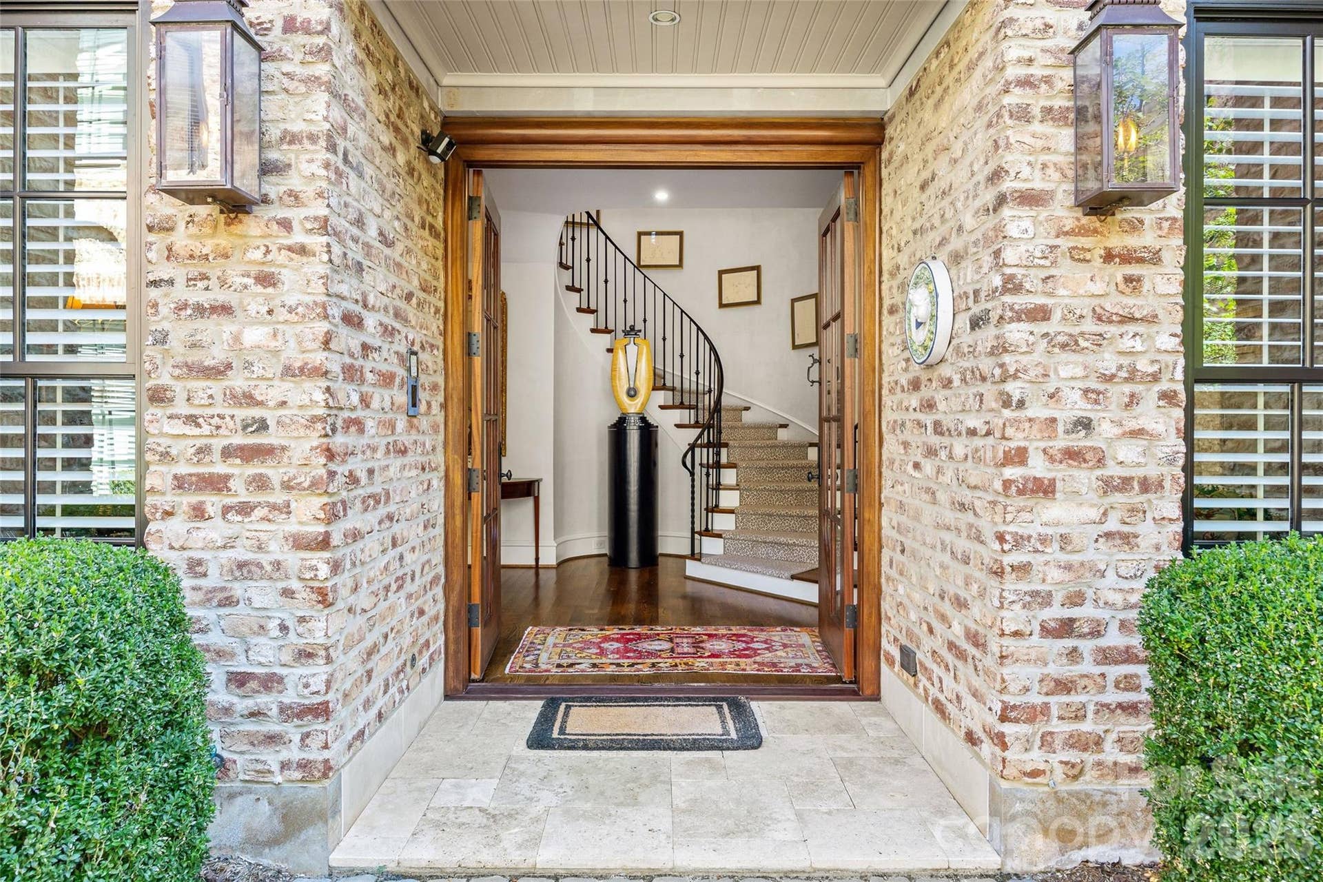122 Cottage Place, Charlotte, NC 28207 Entry