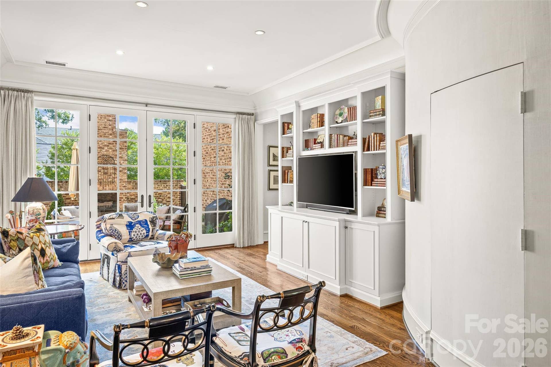 122 Cottage Place, Charlotte, NC 28207 Family Room