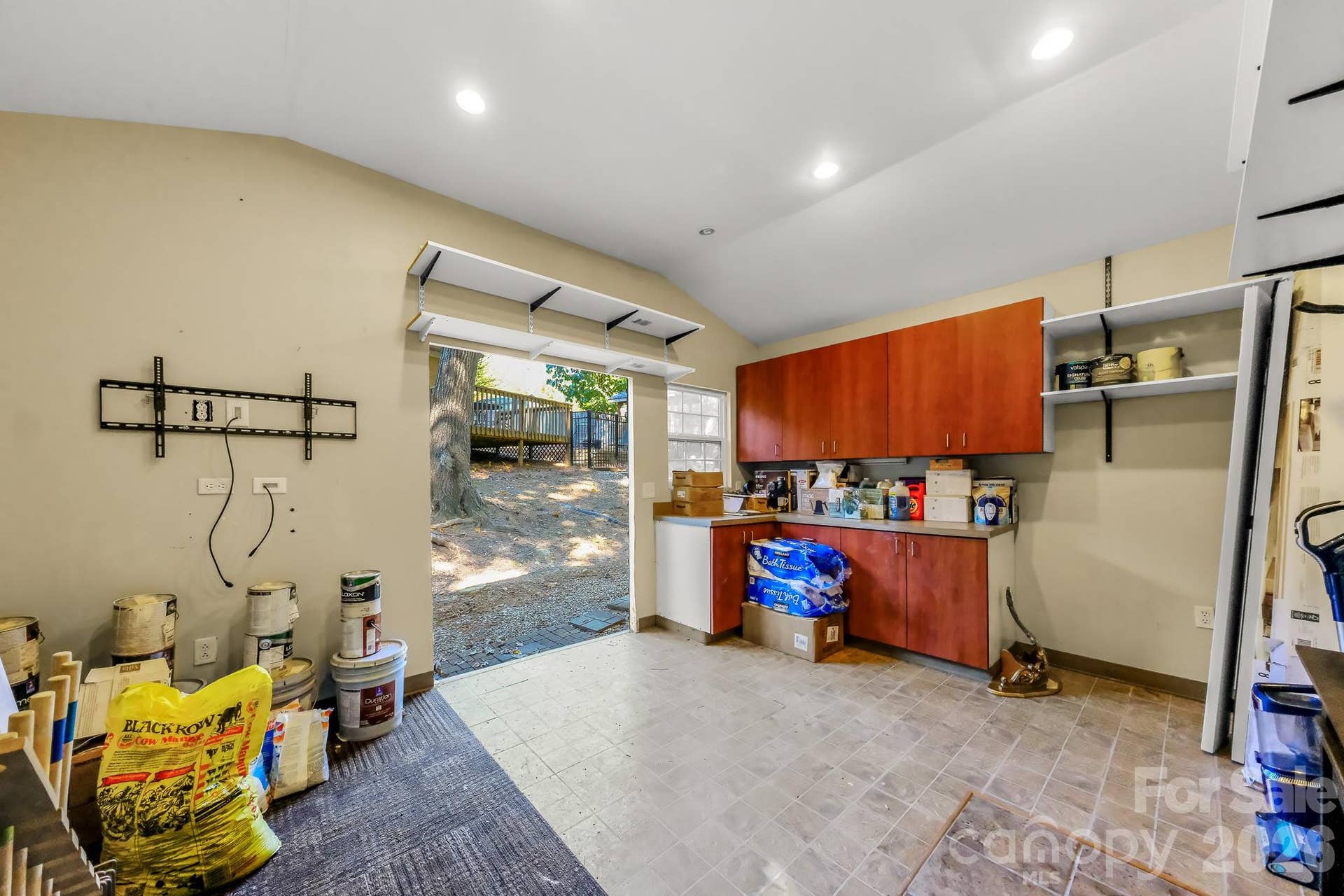 8711 Ellis Road, Waxhaw, NC 28173 SHED INTERIOR