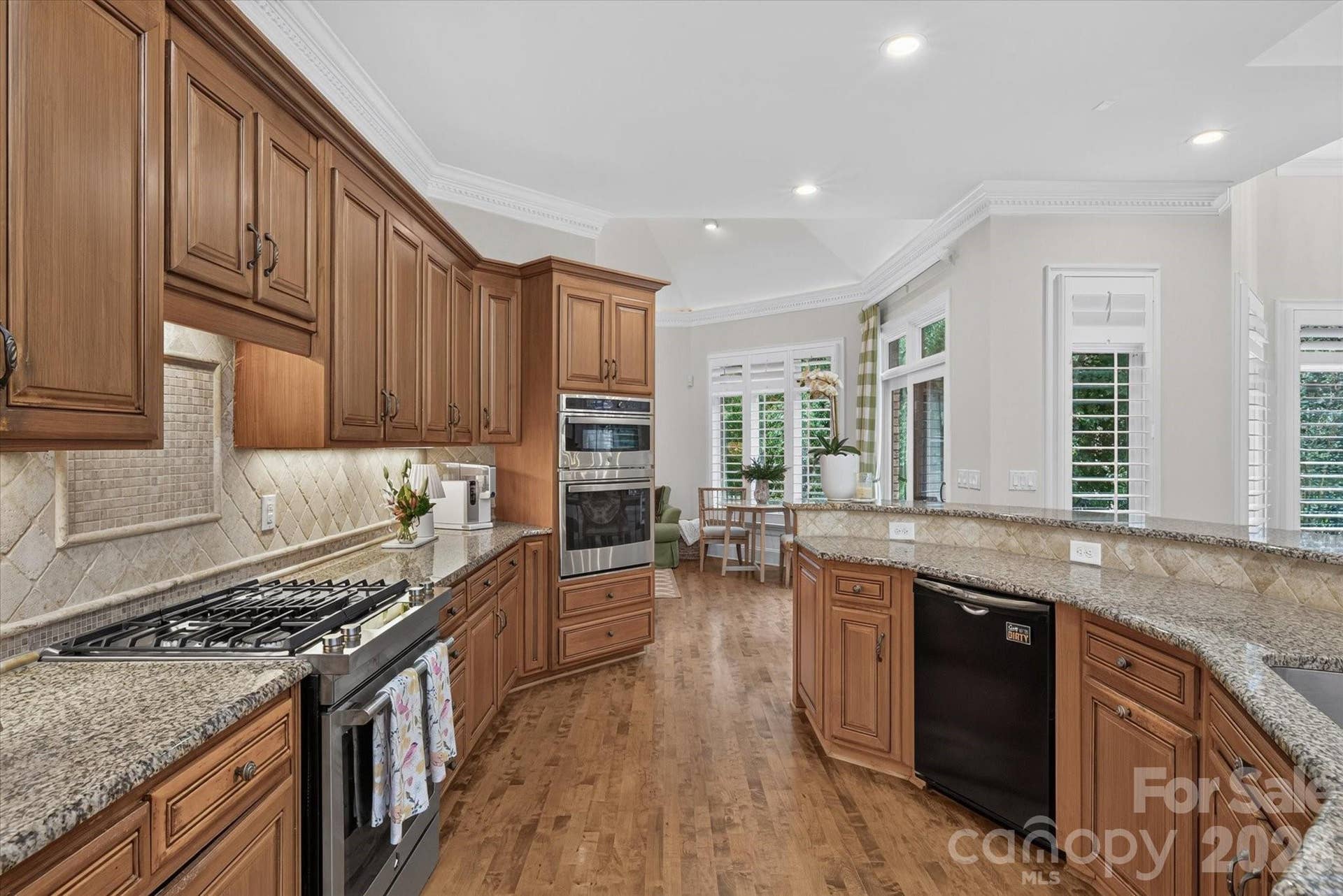 1005 Firethorne Club Drive, Marvin, NC 28173 Double wall oven and range