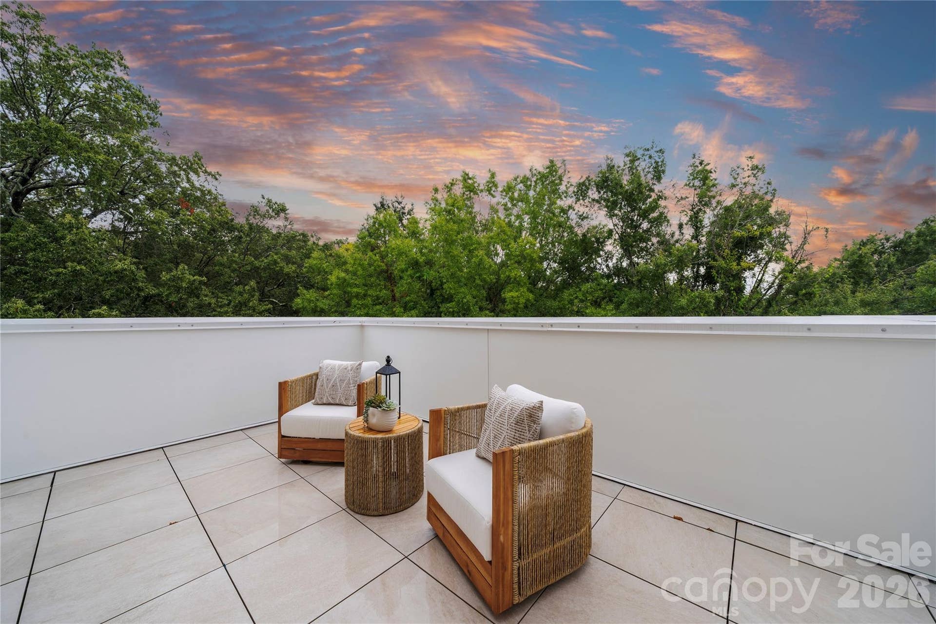 409 Queens Road, #503, Charlotte, NC 28207 The massive outdoor space and deck wrap-around the corner of the building to a peaceful private terrace. Extending with treetop views and providing a more secluded outdoor space to enjoy this spectacular home.