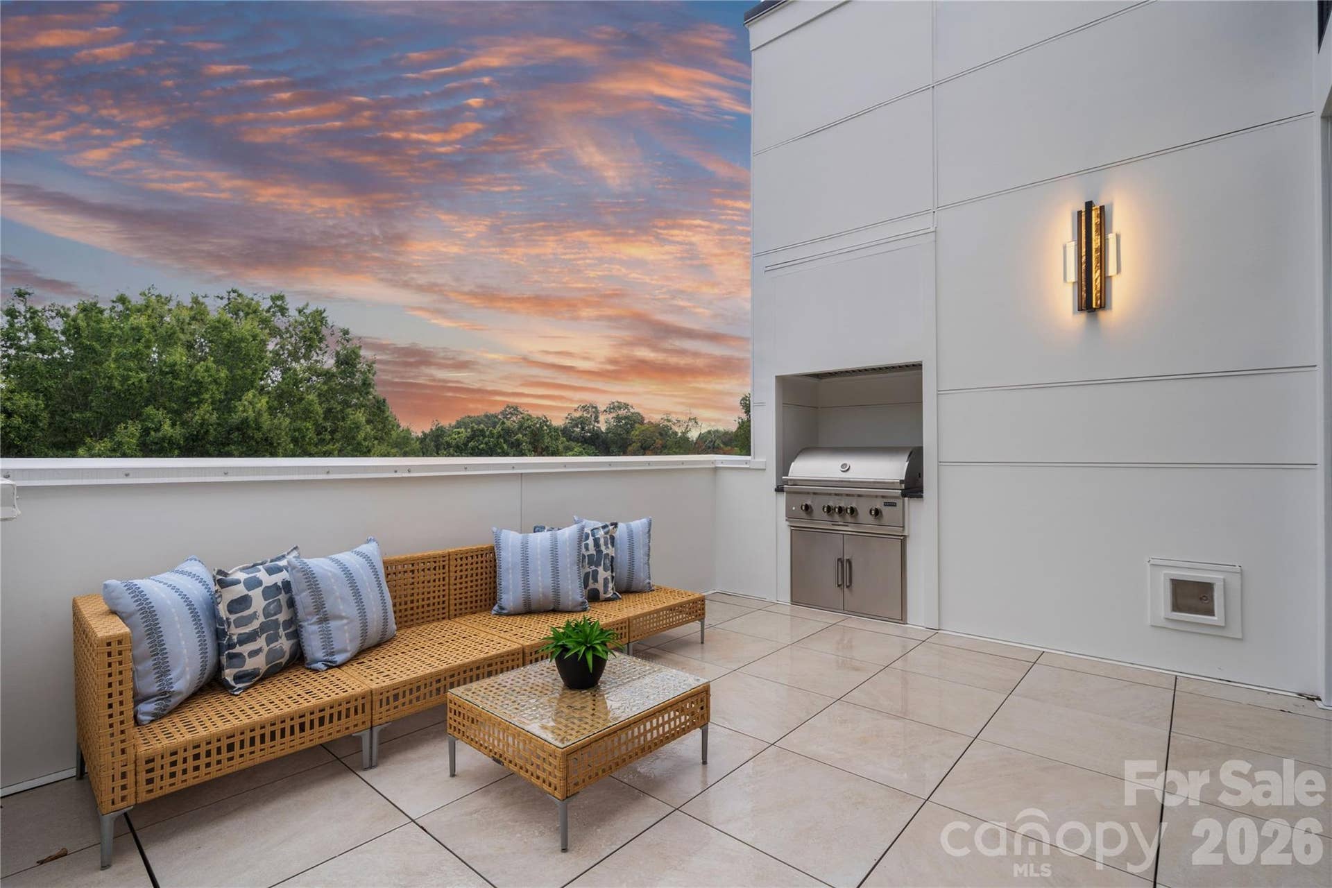 409 Queens Road, #503, Charlotte, NC 28207 Step through the wall of glass and onto the inviting private terrace. A simply spectacular space for relaxation or entertaining. The built-in grill is perfect for any grill-master, and the tile floored terrace and tree-top views lend a distinctive 'top of the world' setting for all your outdoor activites.