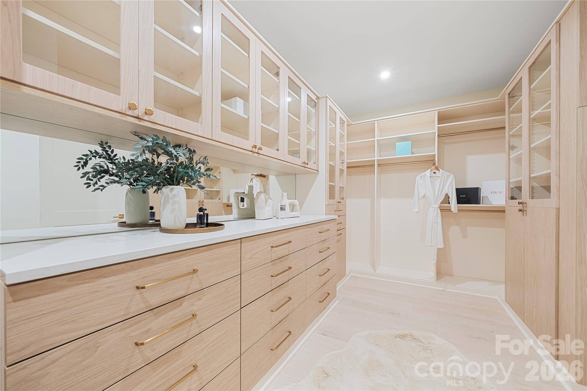 409 Queens Road, #503, Charlotte, NC 28207 The beautifully finished primary dressing room provides abundant closet and storage space with extensive custom cabinetry, glass-front storage, generous drawers and abundant hanging racks.