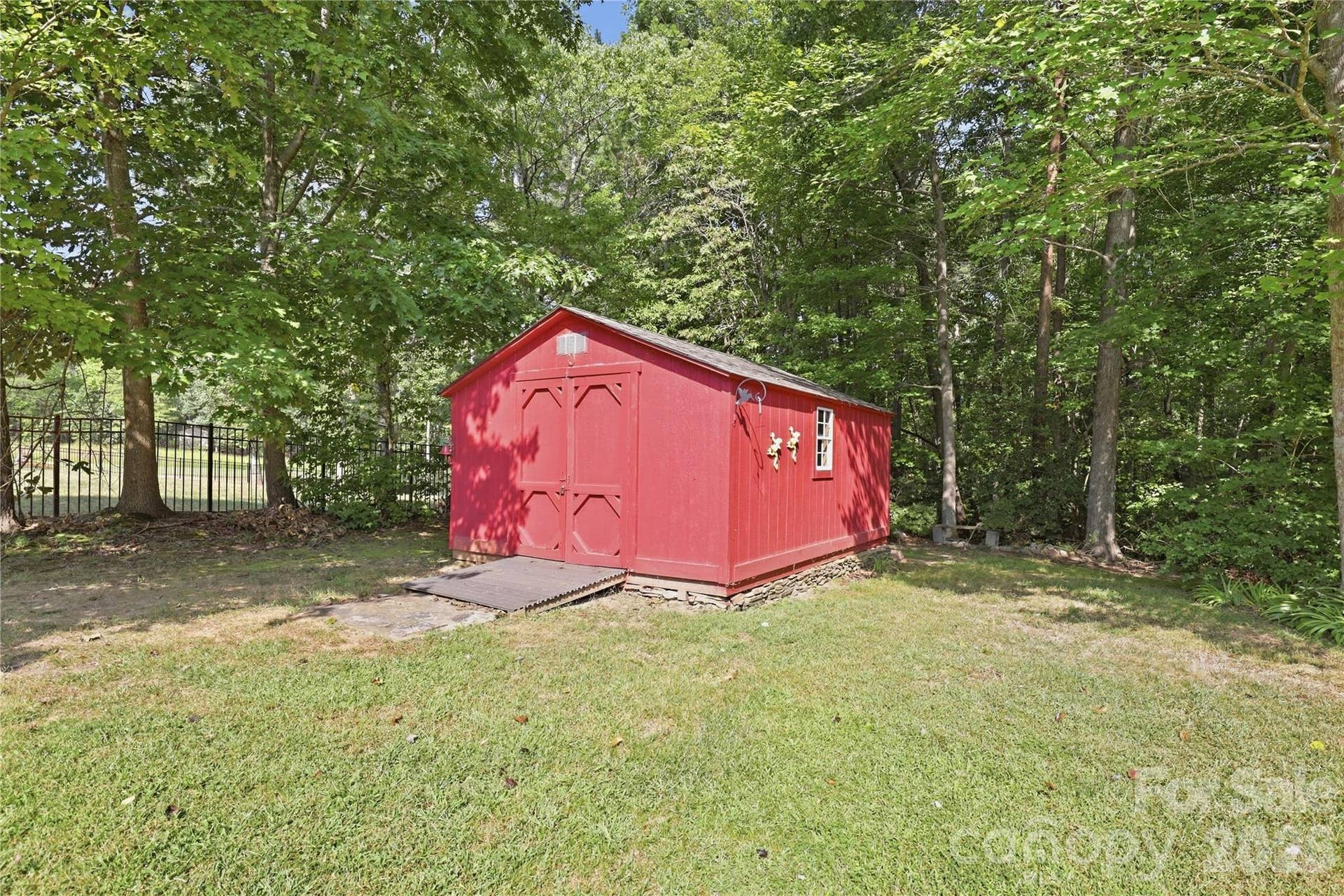 SHED DOES STAY
