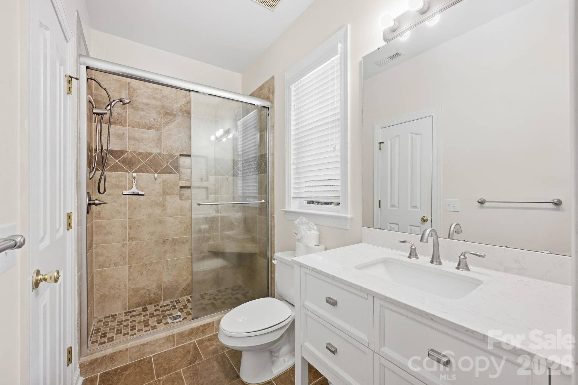 4353 Pine Harbor Drive, Denver, NC 28037 Main Floor Full Bath