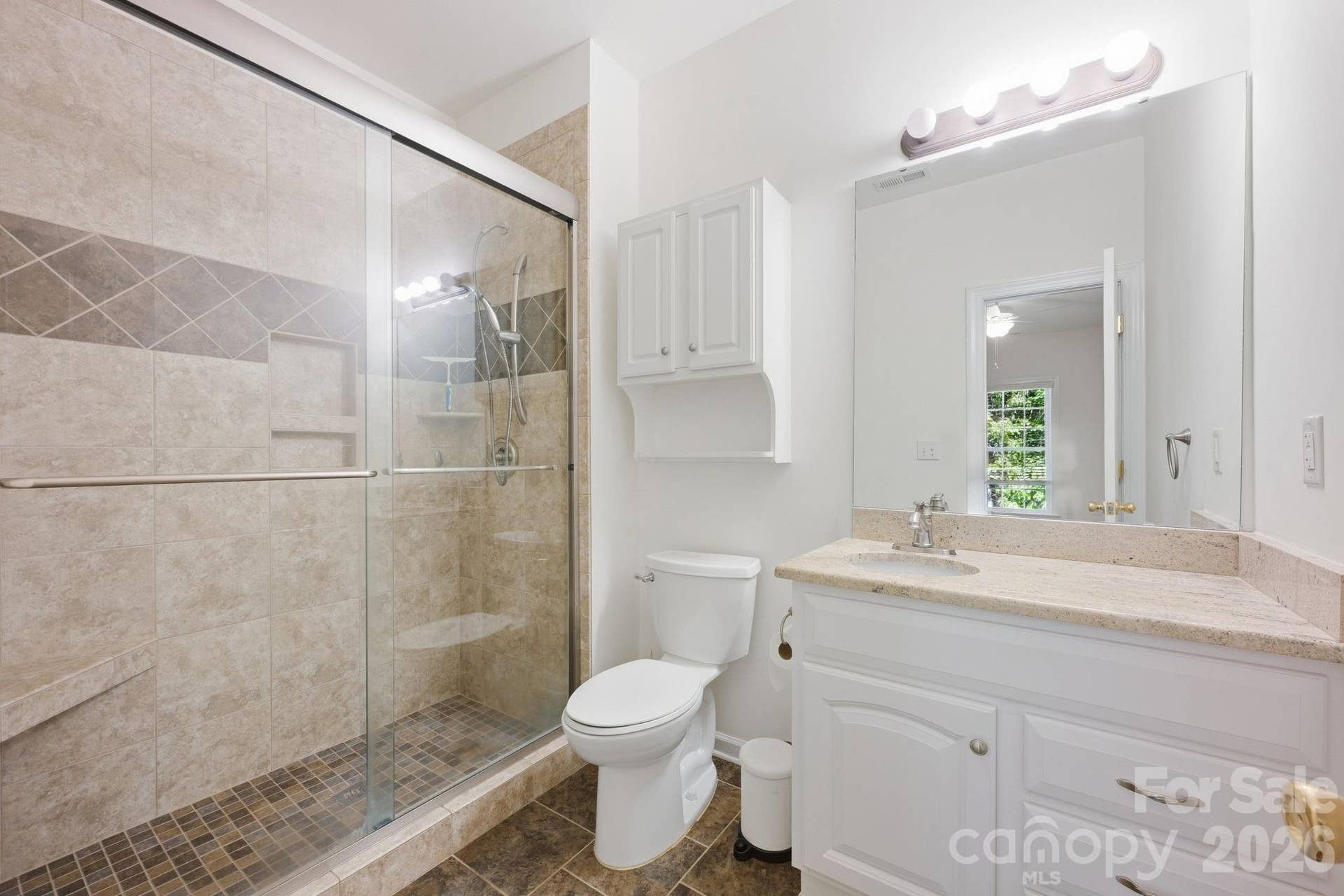 4353 Pine Harbor Drive, Denver, NC 28037 Upstairs Full Bath