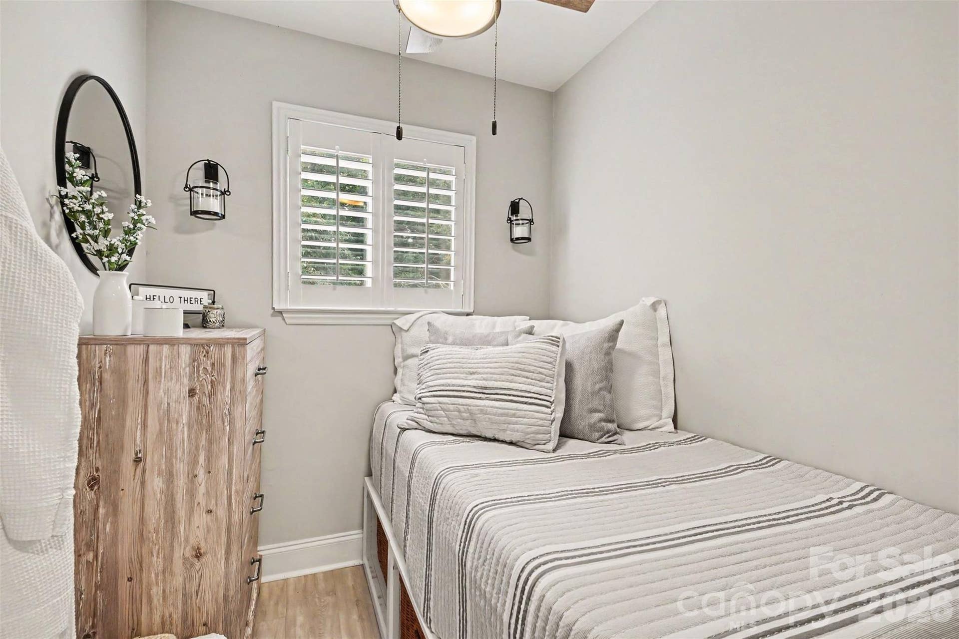 Secondary bedroom area... perfect for guest.