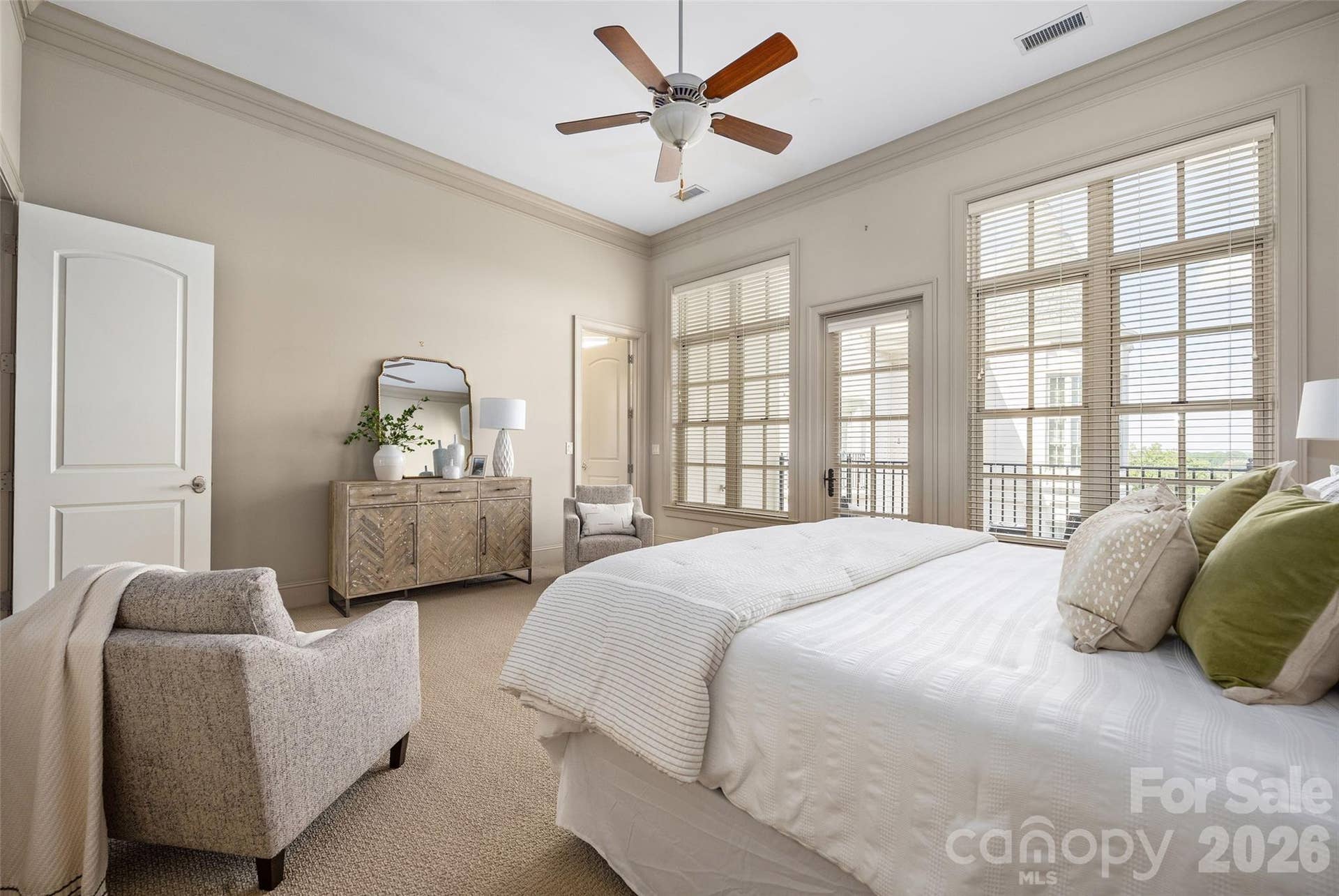 2823 Providence Road, #280, Charlotte, NC 28211 Primary bedroom sitting area