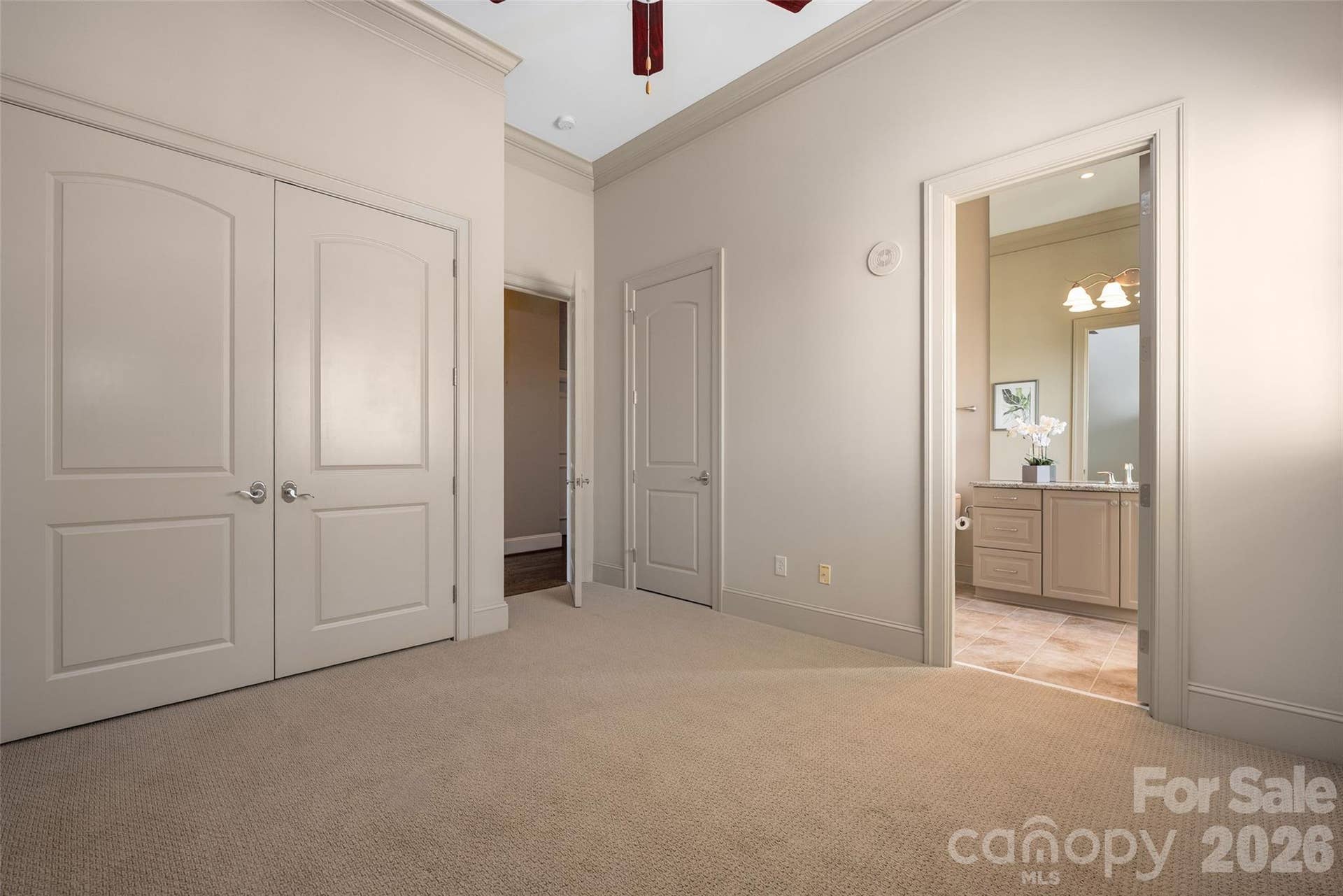 2823 Providence Road, #280, Charlotte, NC 28211 Second bedroom with double closet and en-suite bath