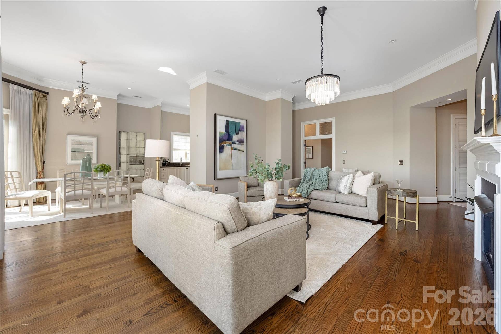 2823 Providence Road, #280, Charlotte, NC 28211 Great room flows into the dining area and kitchen
