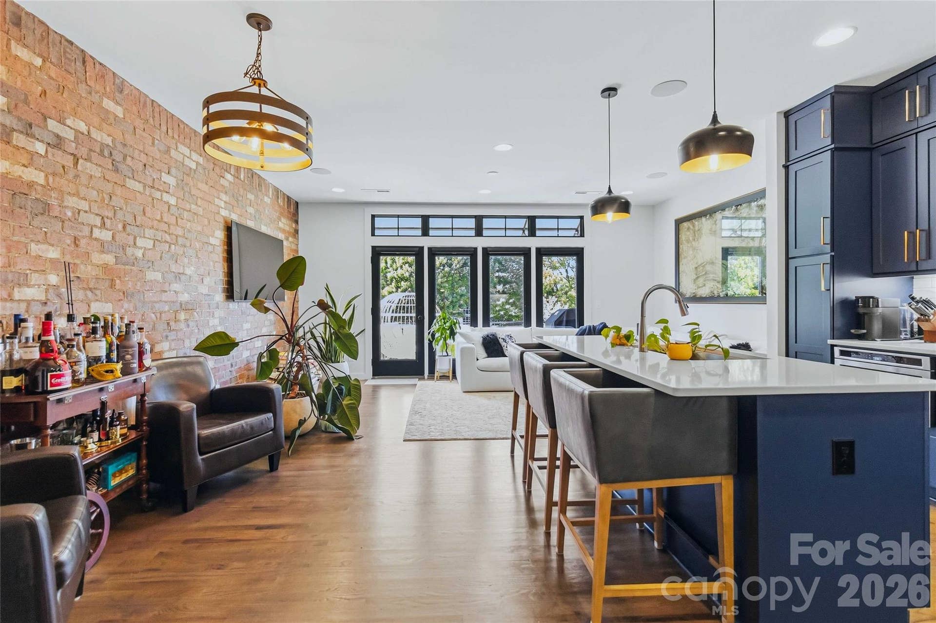 Livingroom/ Kitchen