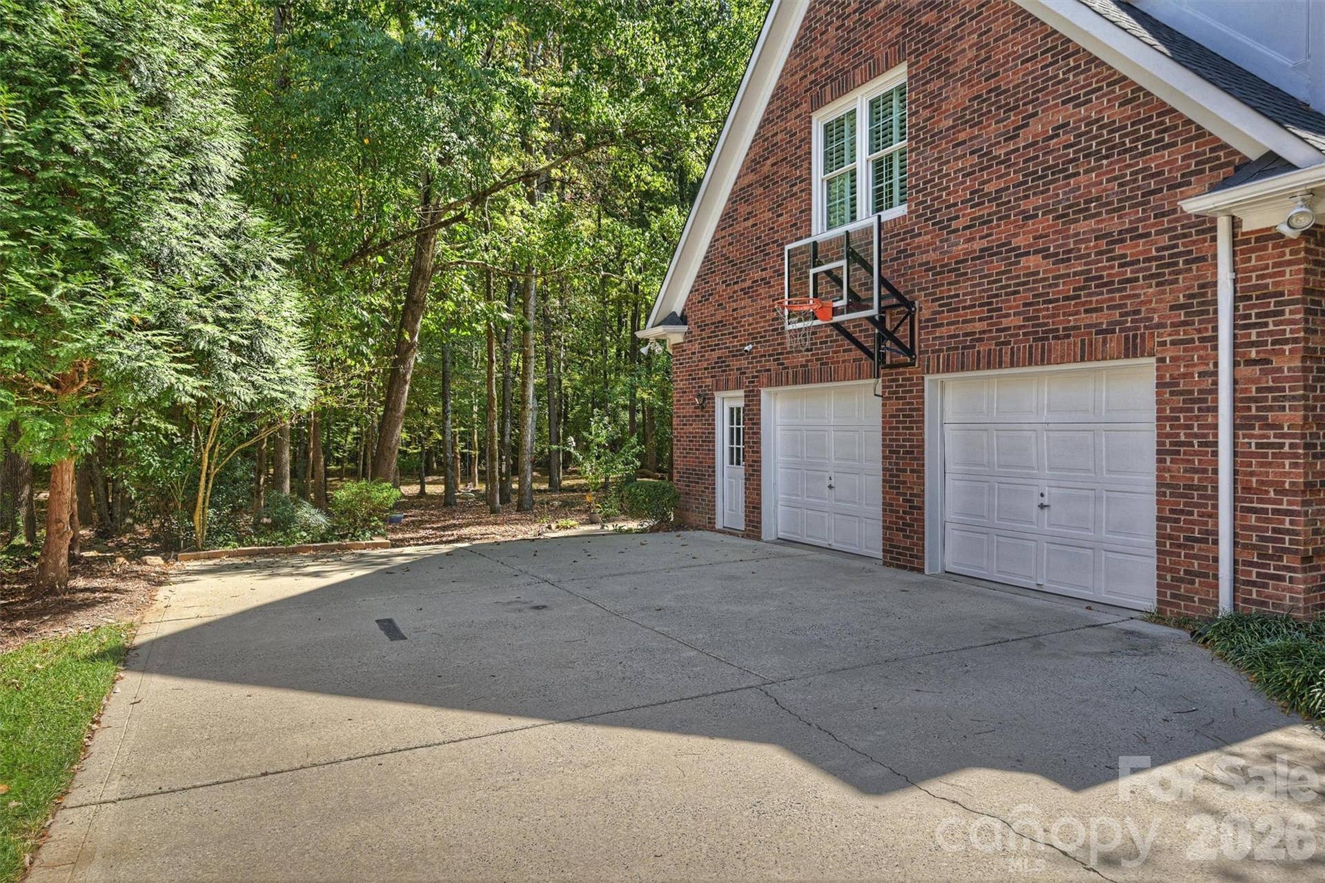 12727 Duncourtney Lane, Charlotte, NC 28277 Sideload garage