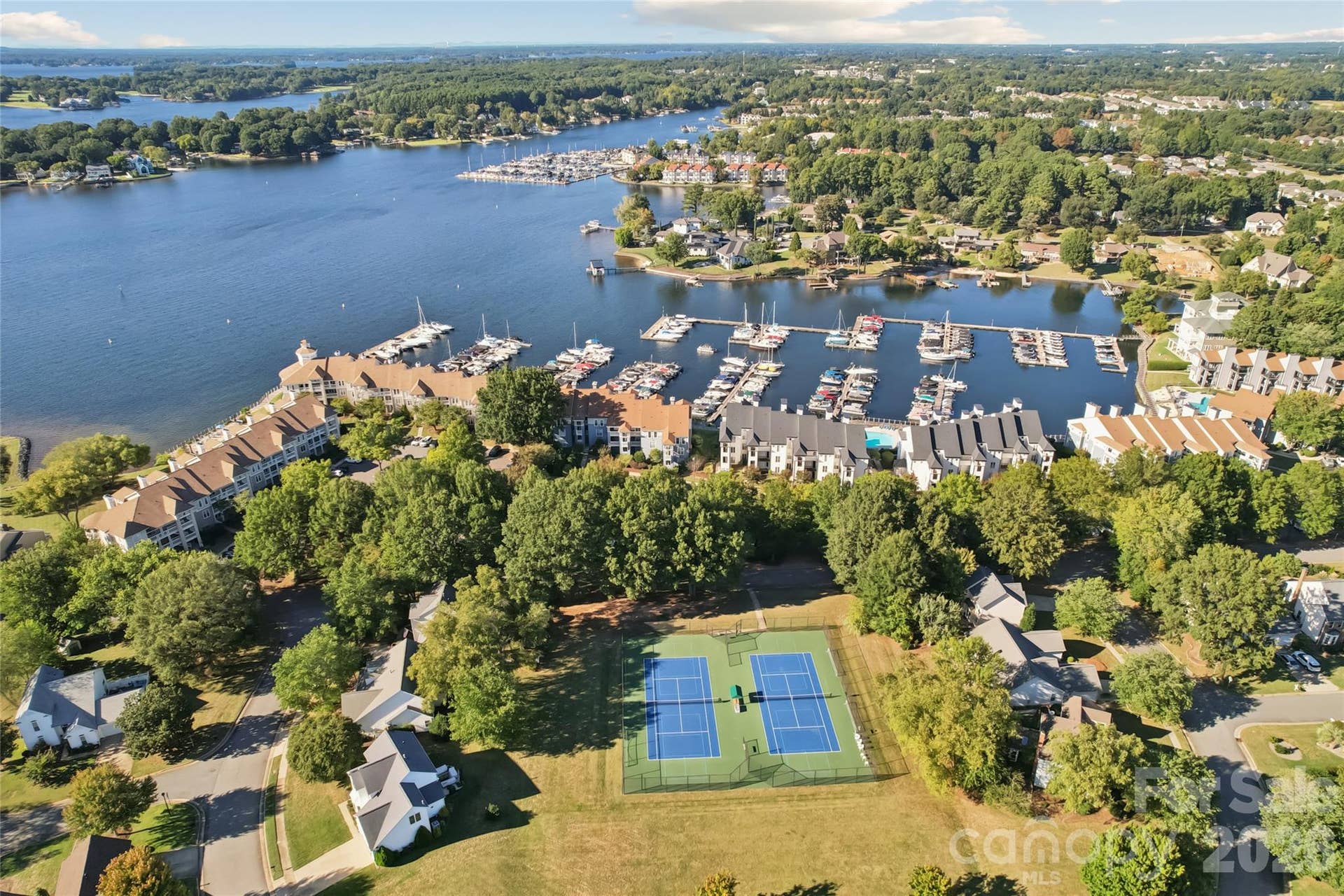 Resort style amenities. Close to marinas, boat club and lakeside boardwalk.