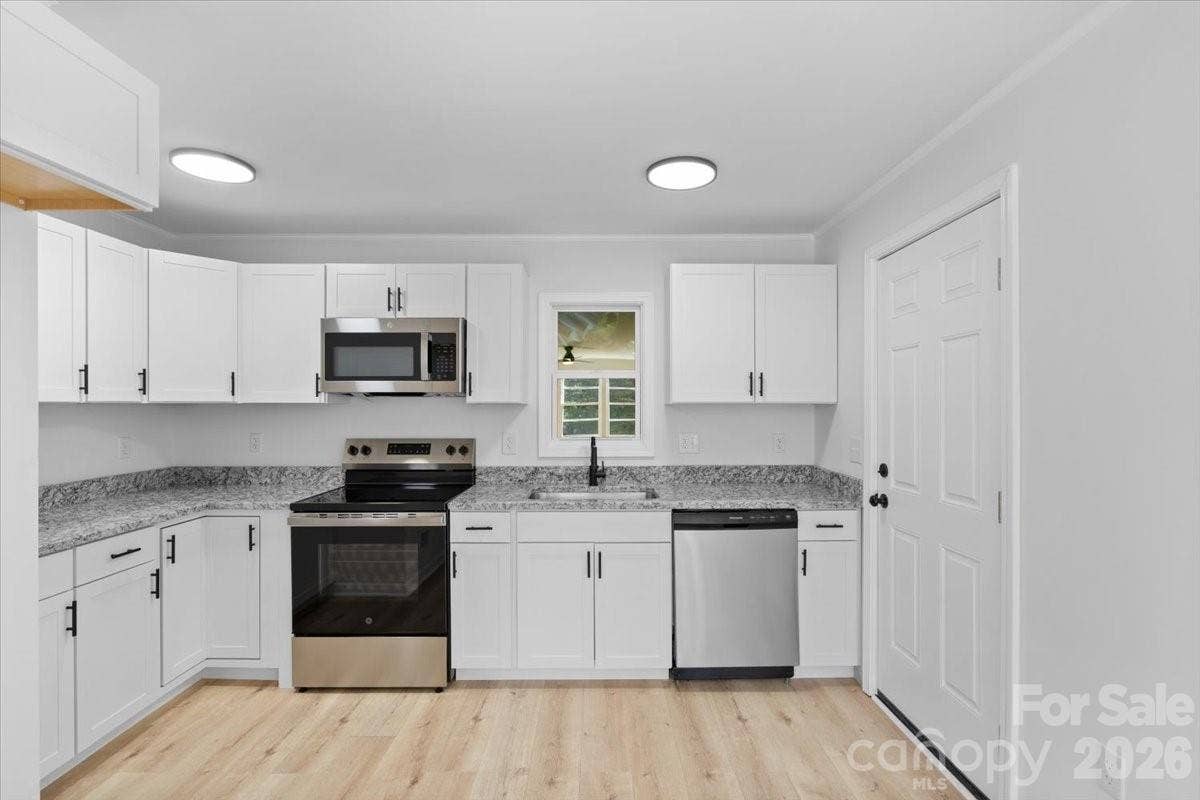 2700 Douglas Drive, Gastonia, NC 28054 2700 Douglas Drive, Gastonia, NC 28054