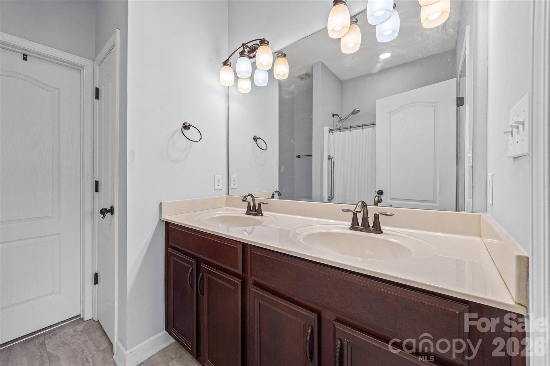 341 Sandy Spring Lane, Lake Wylie, SC 29710 main level primary bath