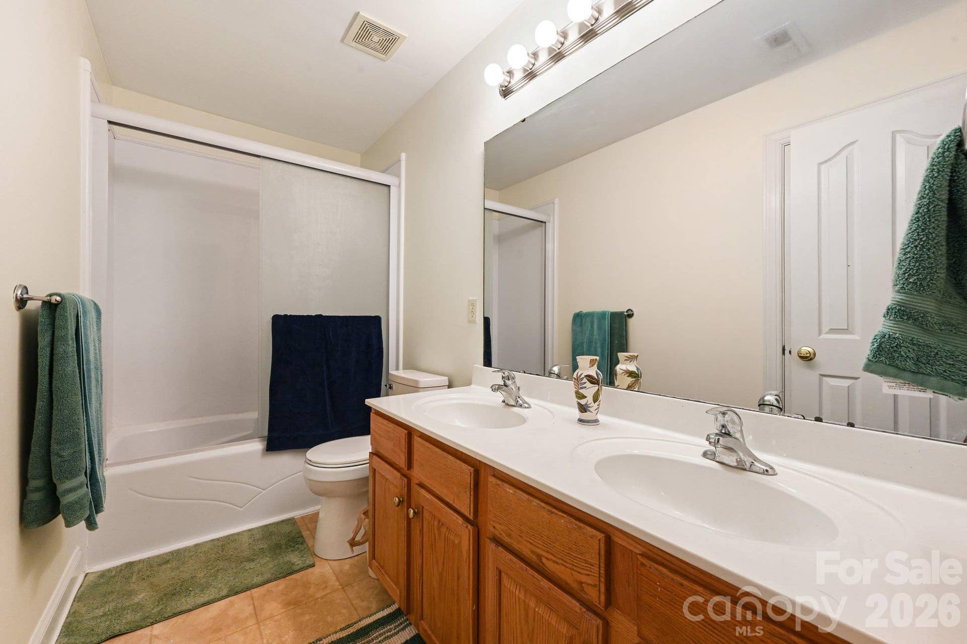 1418 Coachman Drive, Waxhaw, NC 28173 UPSTAIRS GUEST BATHROOM