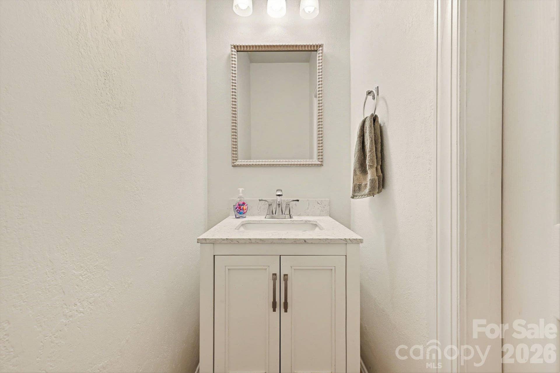 1418 Coachman Drive, Waxhaw, NC 28173 DOWNSTAIRS 1/2 BATHROOM