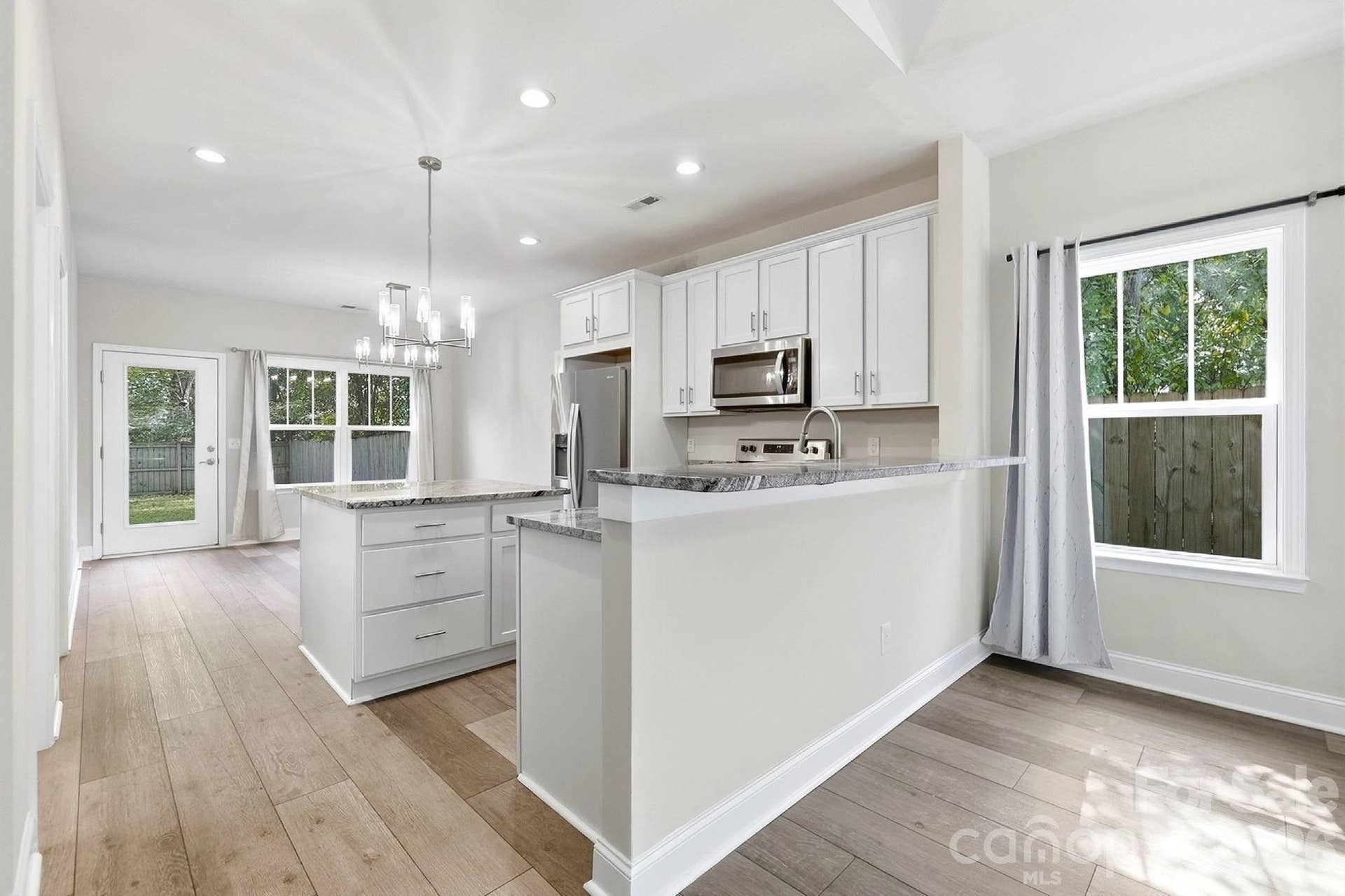 305 Harrison Street, Charlotte, NC 28208 Breakfast Bar