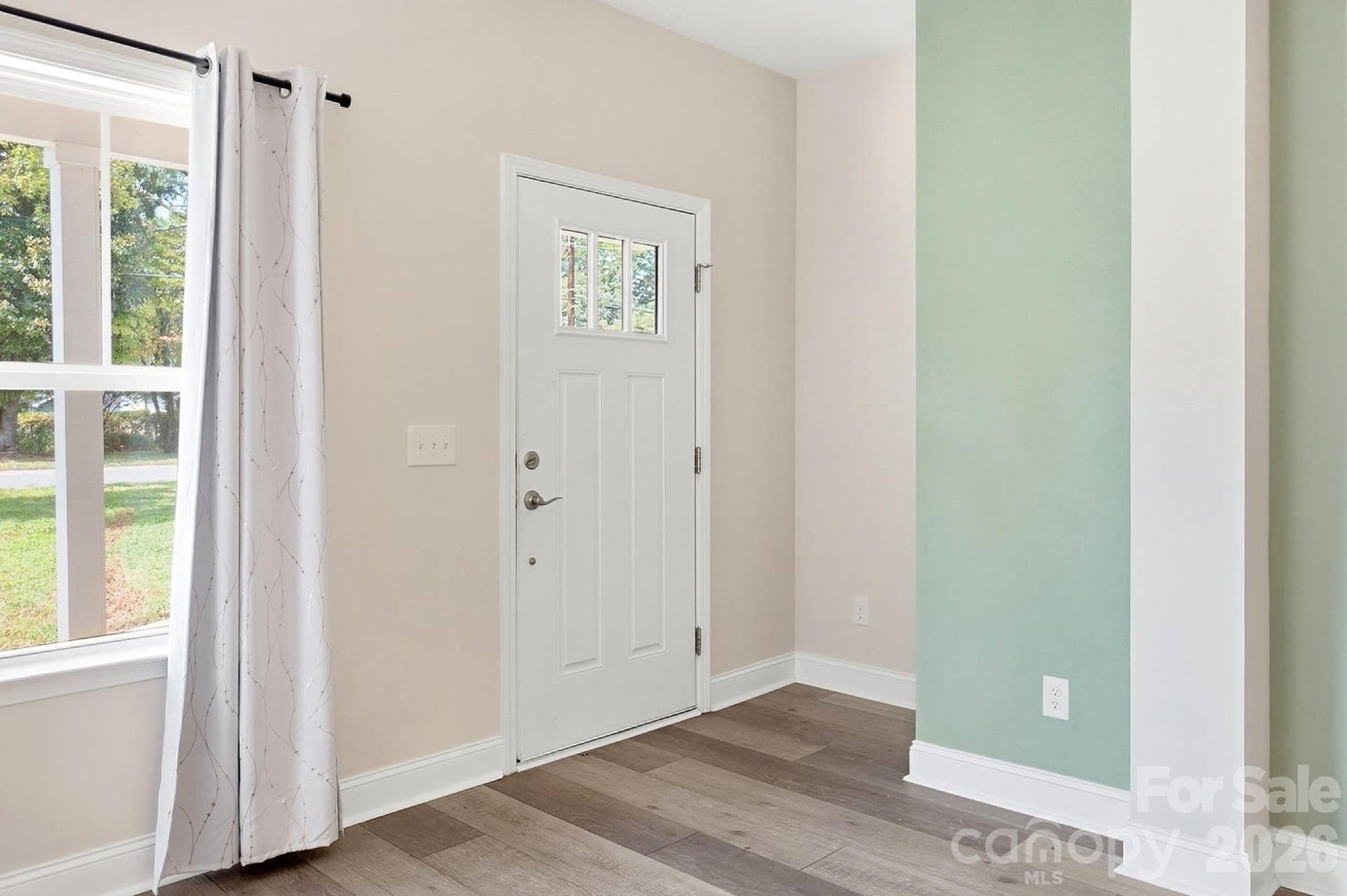 305 Harrison Street, Charlotte, NC 28208 Entryway
