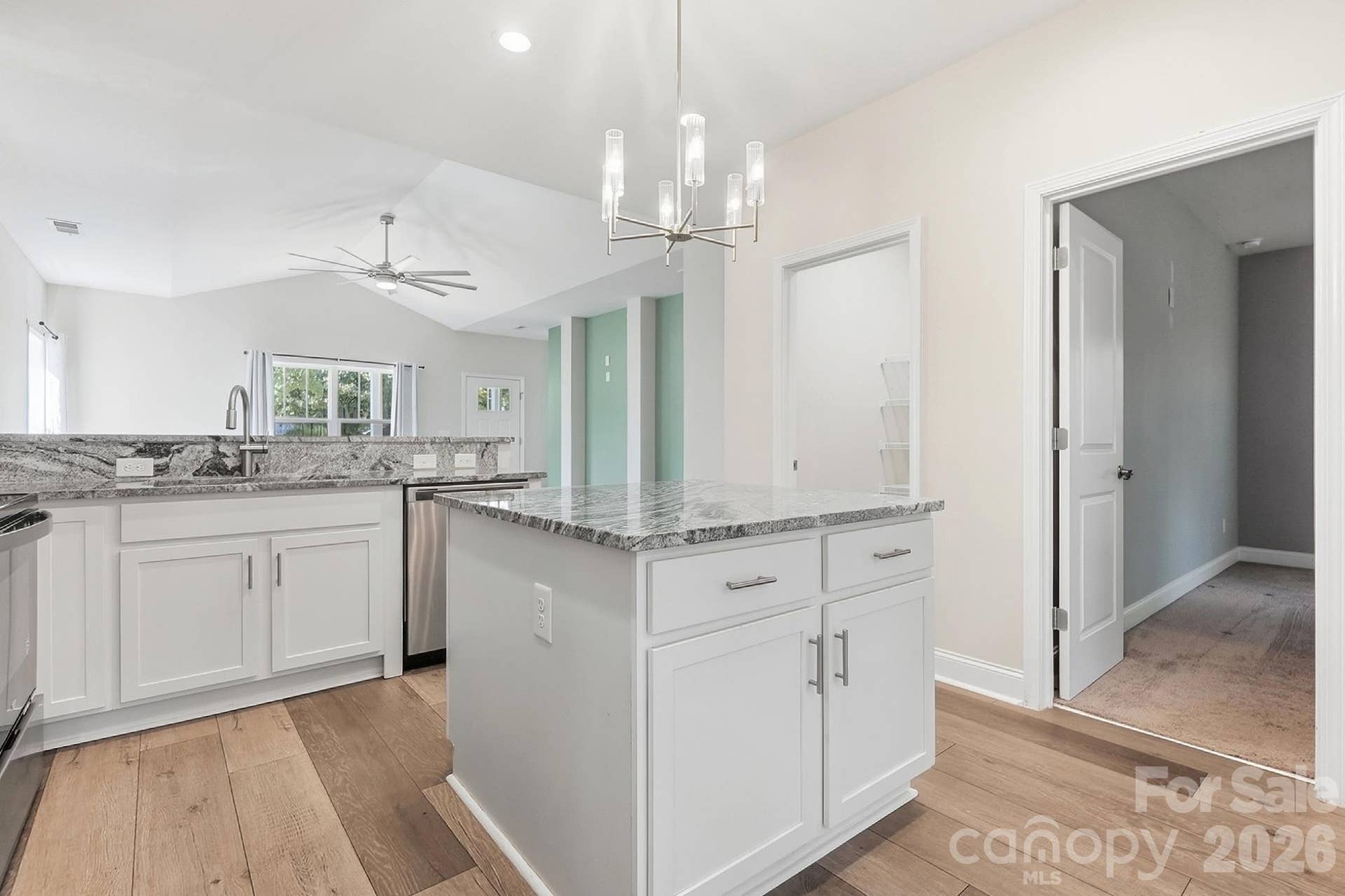 305 Harrison Street, Charlotte, NC 28208 Kitchen