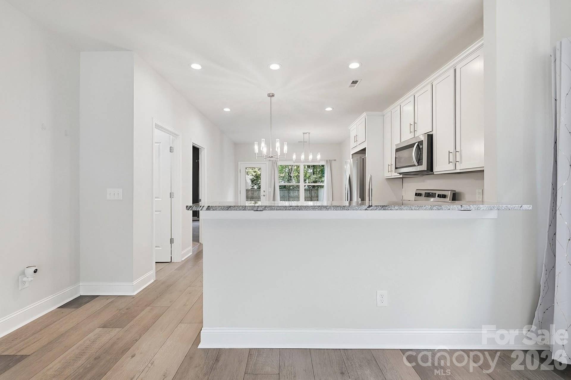 305 Harrison Street, Charlotte, NC 28208 Breakfast Bar