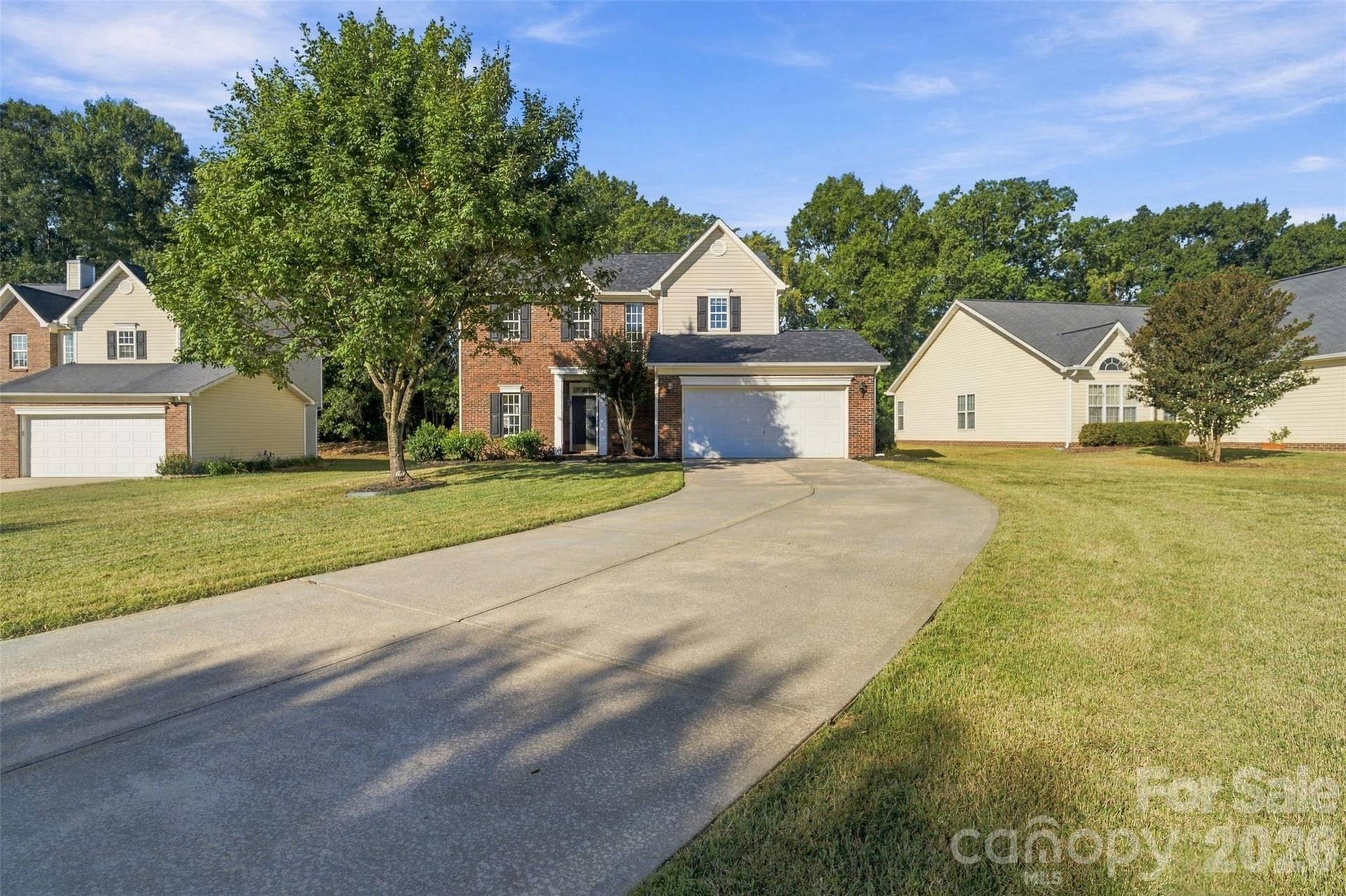 11709 Borchetta Drive, Charlotte, NC 28277 Extended driveway provides ample additional parking