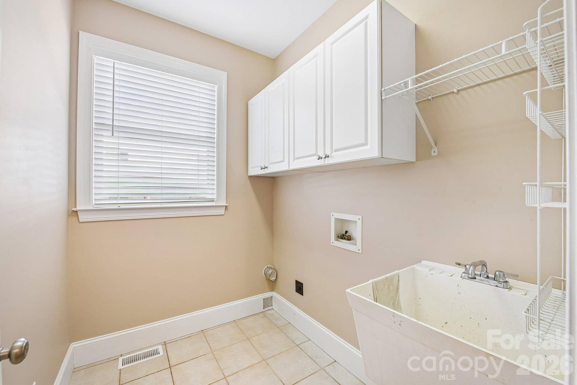 3573 Lake Shore Road S, Denver, NC 28037 Laundry Room Main Level