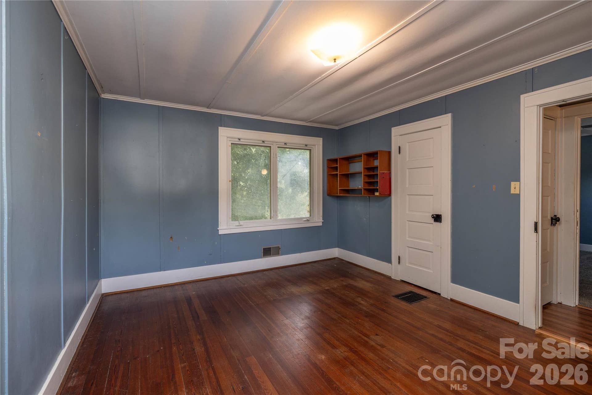 BED ROOM #2 HAS HEAERT PIN FLOOR