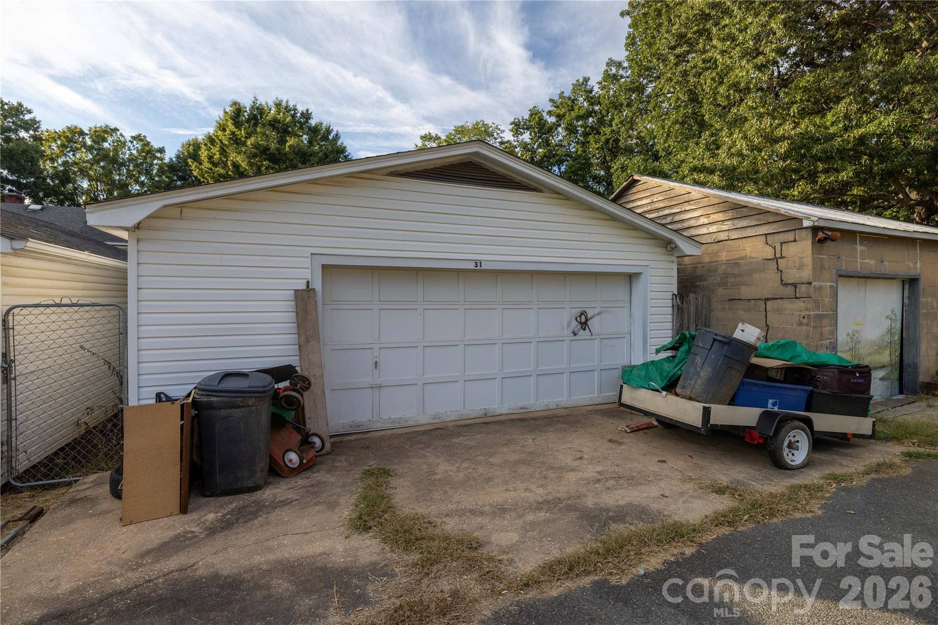 GARAGE FROM THE ALLY
