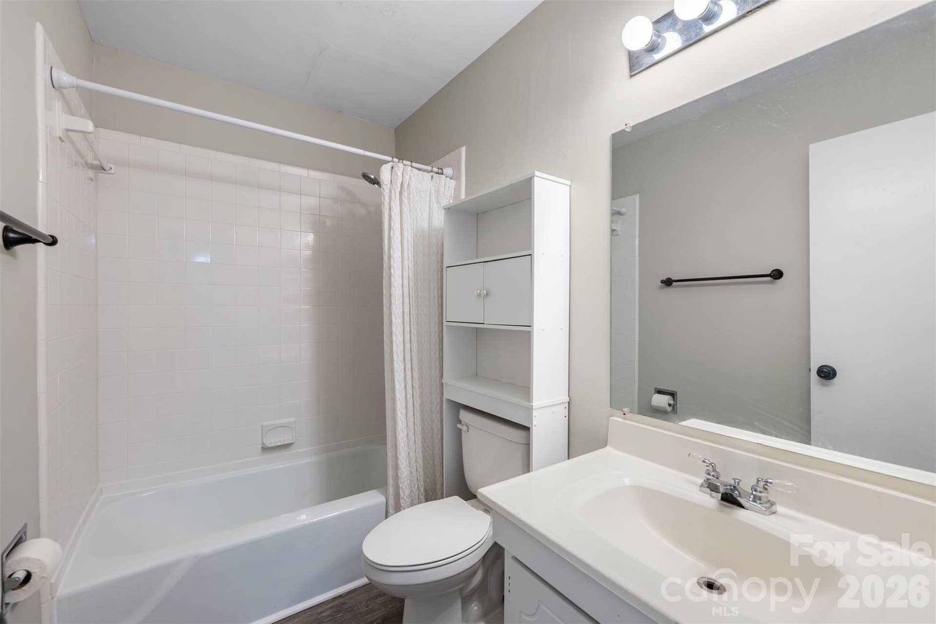 4615 Coronado Drive, Charlotte, NC 28212 Hallway full bath