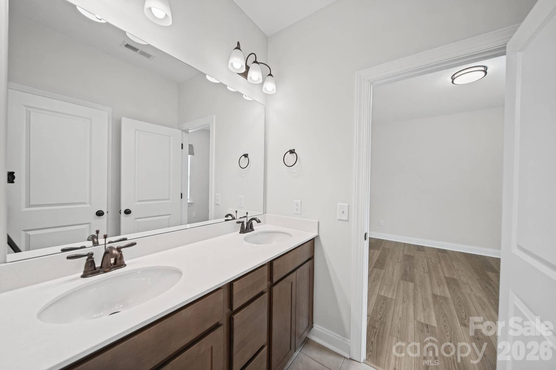 203 Heathbrook Lane, Waxhaw, NC 28173 2nd Floor jack and jill Full bathroom