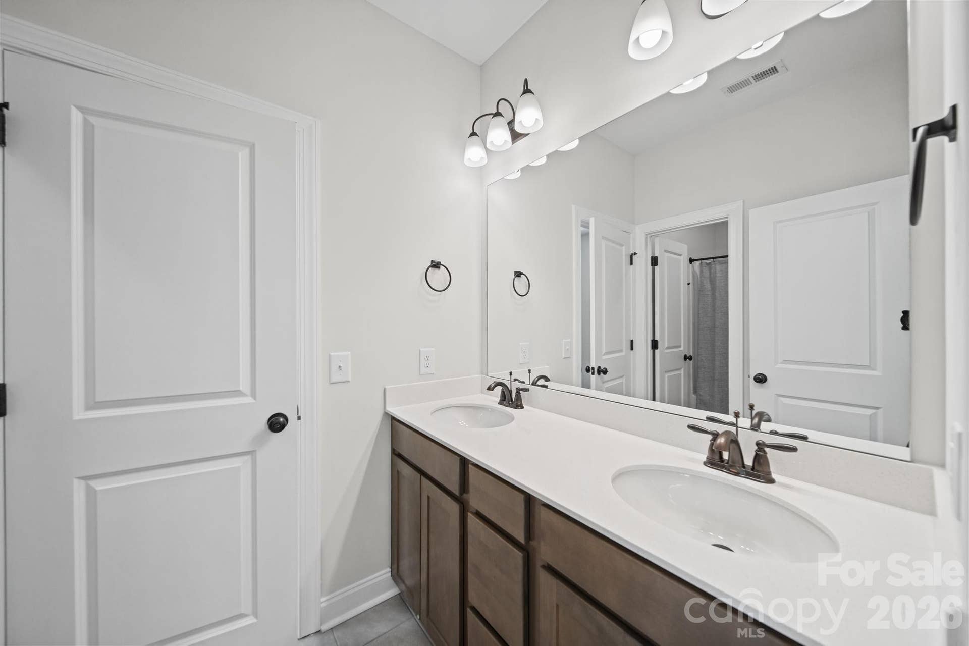 203 Heathbrook Lane, Waxhaw, NC 28173 2nd Floor jack and jill Full bathroom