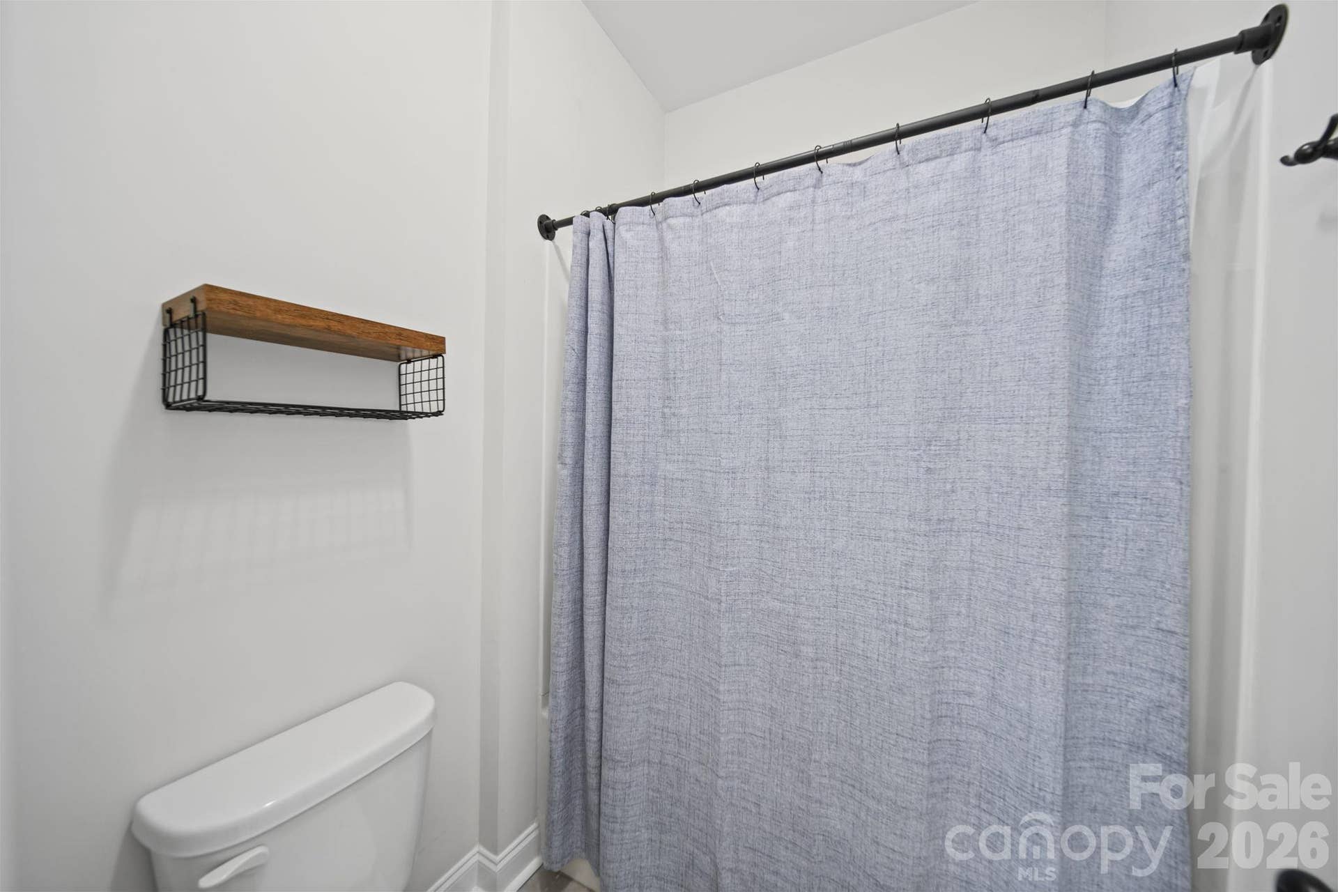 203 Heathbrook Lane, Waxhaw, NC 28173 2nd Floor jack and jill second Full bathroom