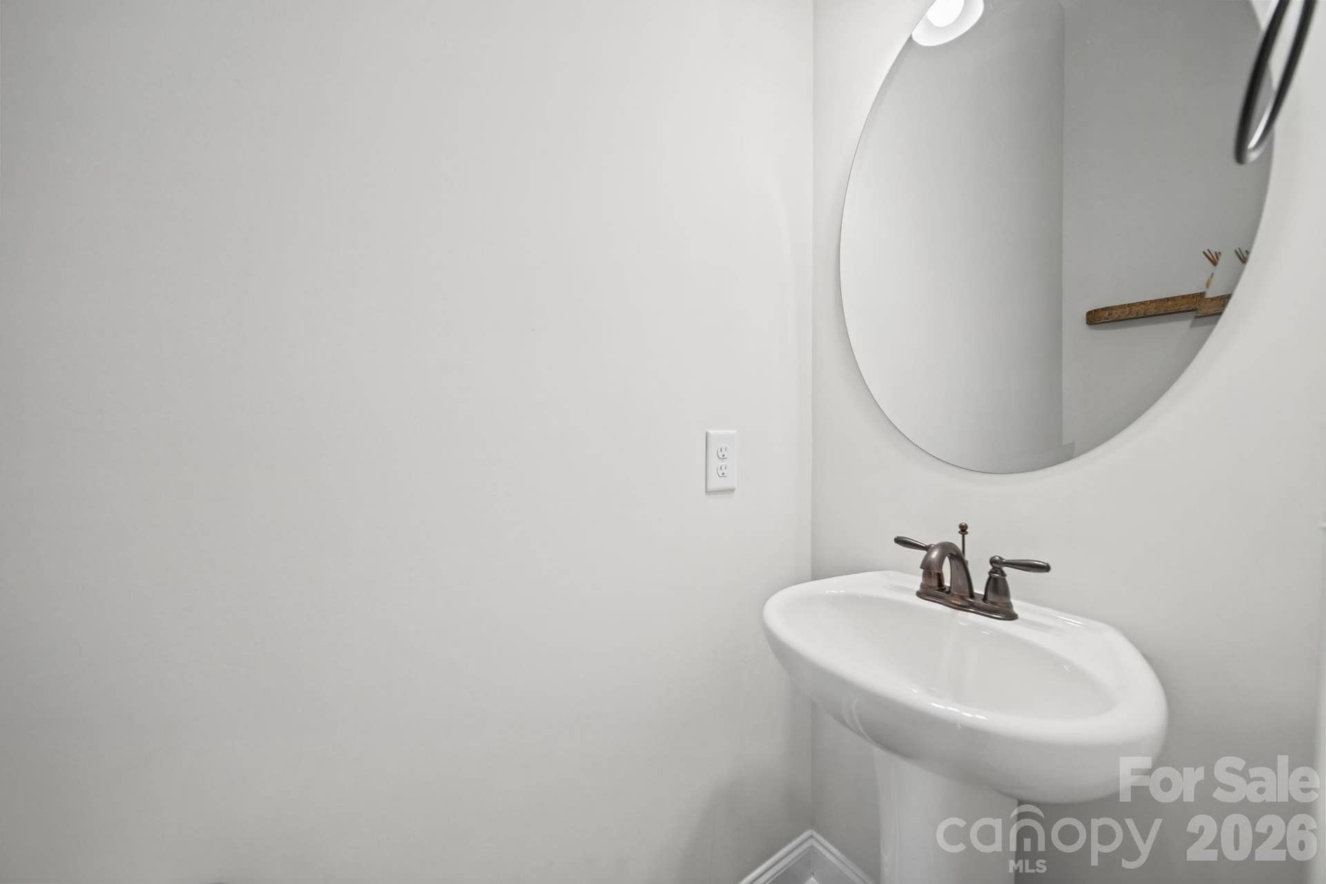 203 Heathbrook Lane, Waxhaw, NC 28173 main floor half bathroom