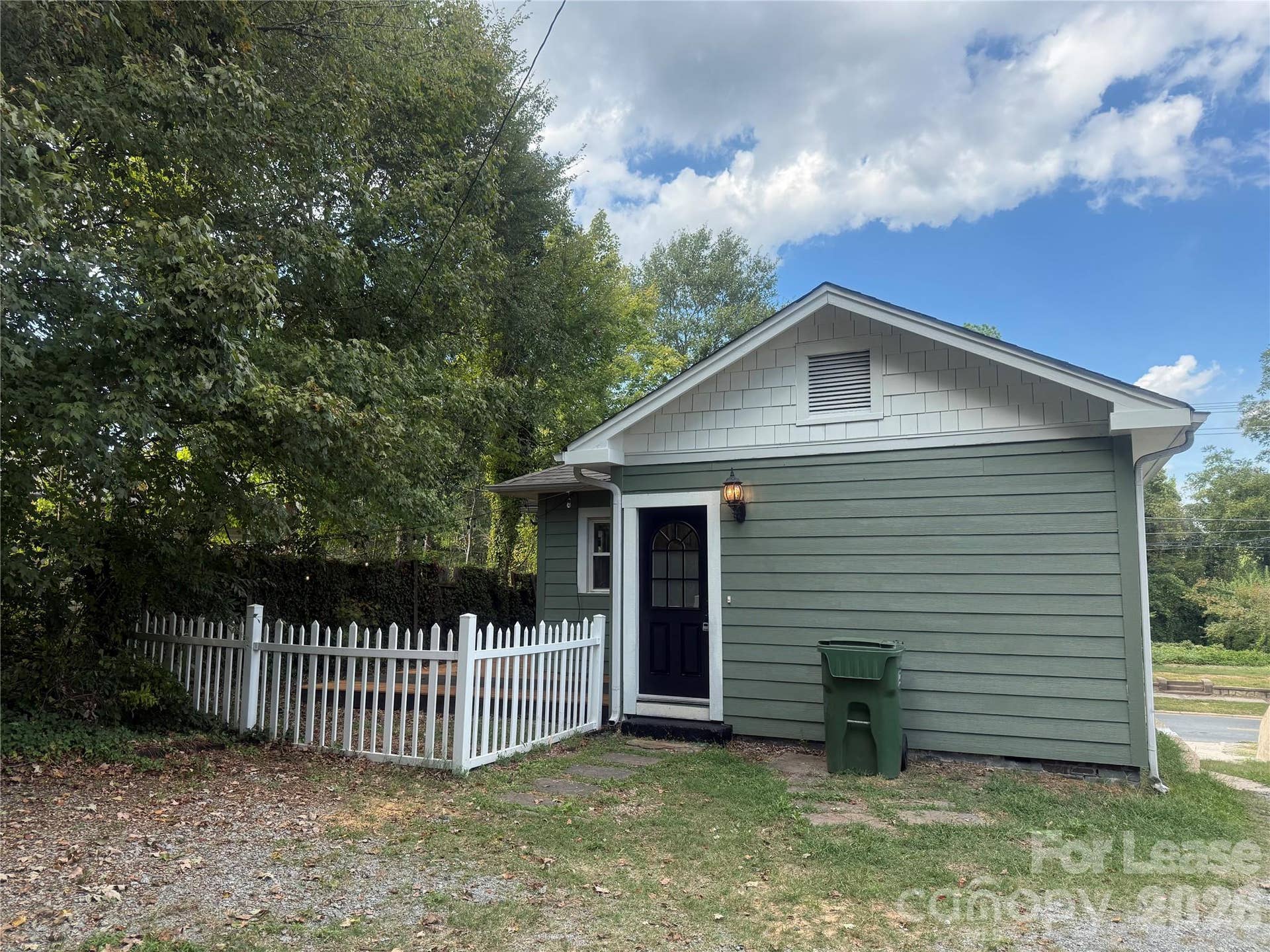 216 E Catawba Avenue, Mount Holly, NC 28120 216 E Catawba Avenue, Mount Holly, NC 28120