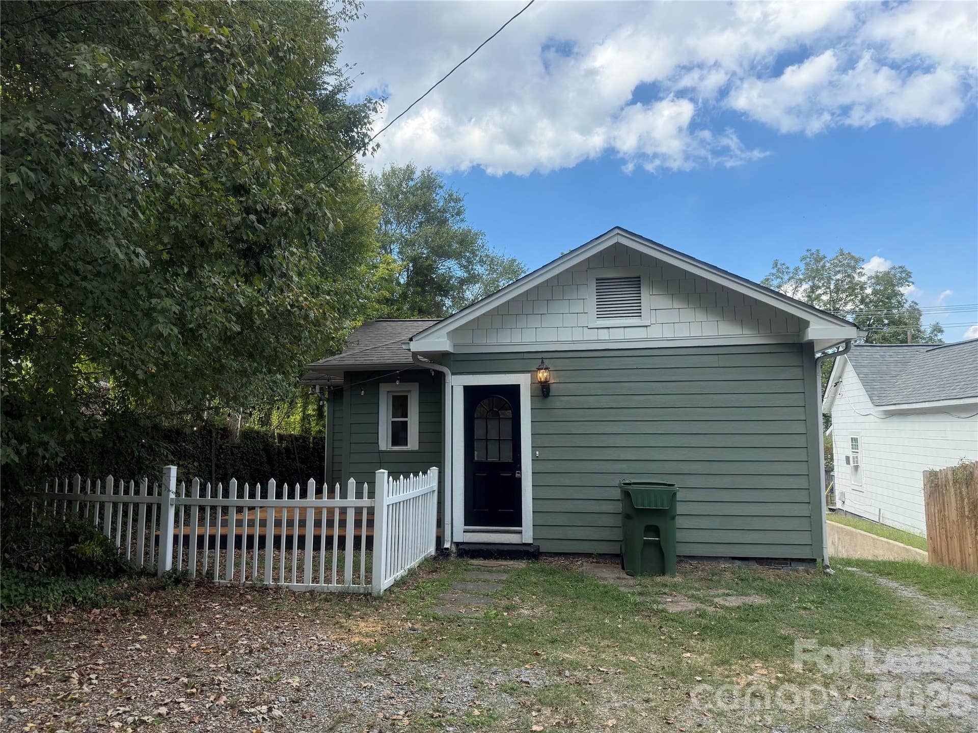 216 E Catawba Avenue, Mount Holly, NC 28120 216 E Catawba Avenue, Mount Holly, NC 28120