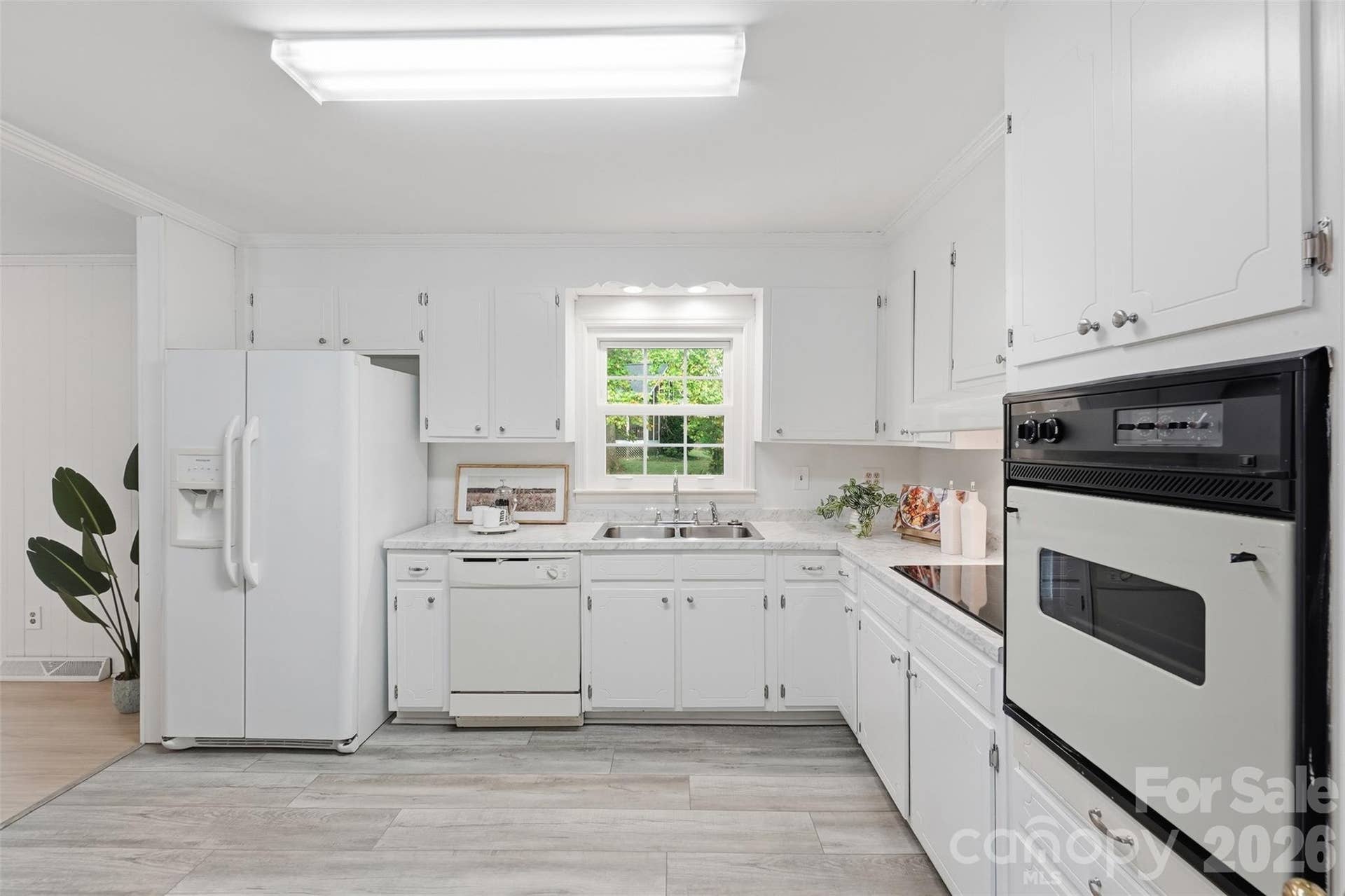 5724 Telfair Road, Charlotte, NC 28210 Bright Kitchen with window for view of the mature trees in the backyard