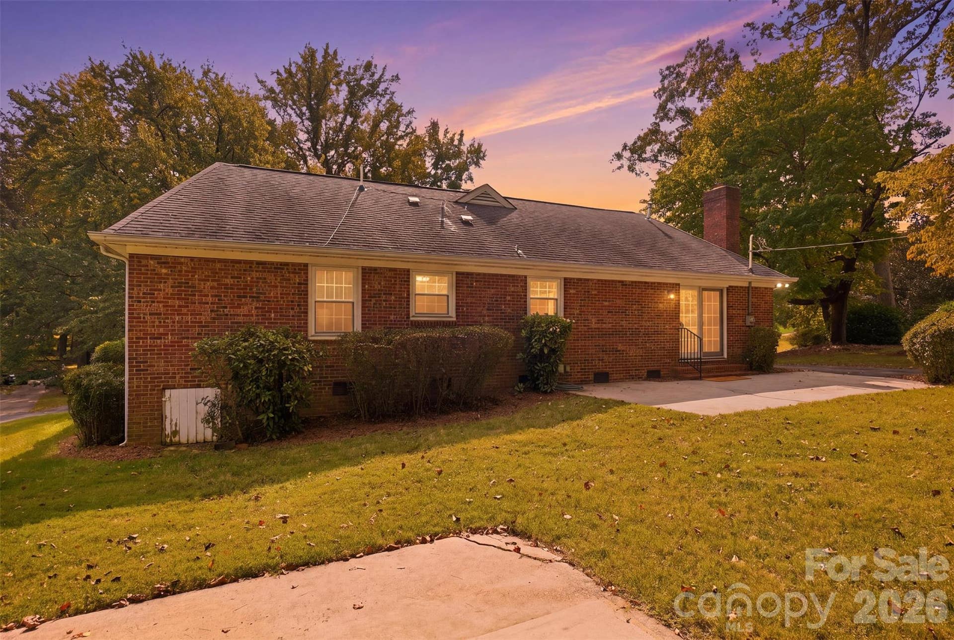 5724 Telfair Road, Charlotte, NC 28210 A Peaceful Retreat!