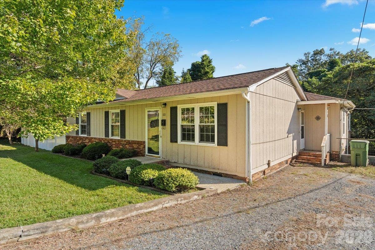 101 Cedar Lane, Mount Holly, NC 28120